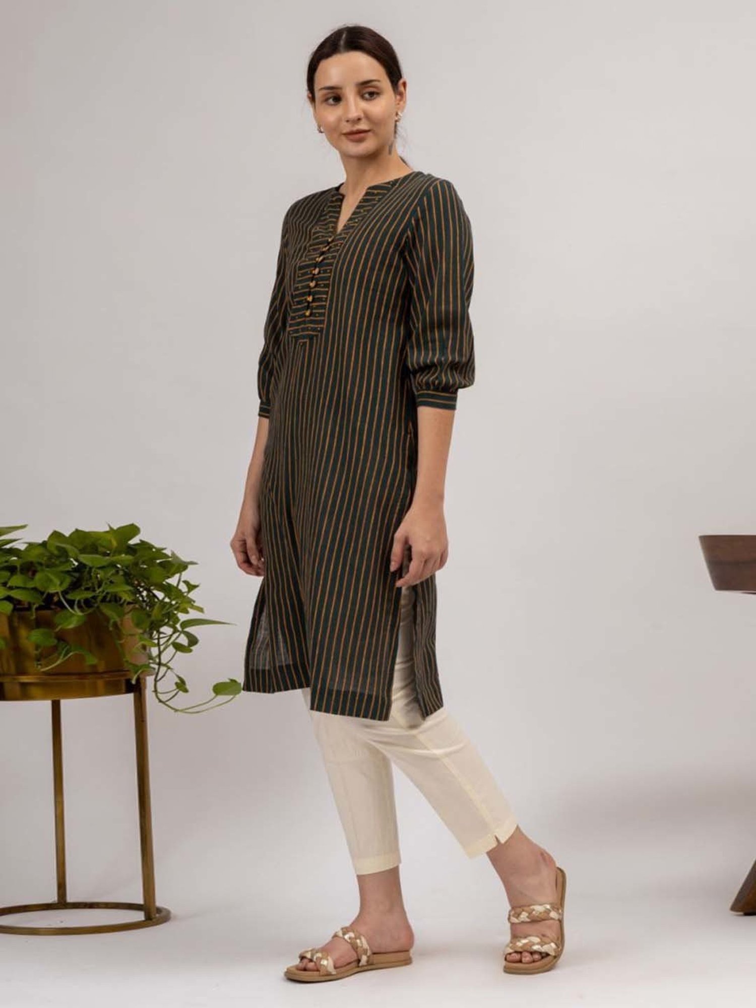 Mushio Dark Green Serena Hand Woven Kala Cotton Short Kurta With Wooden Button Detail