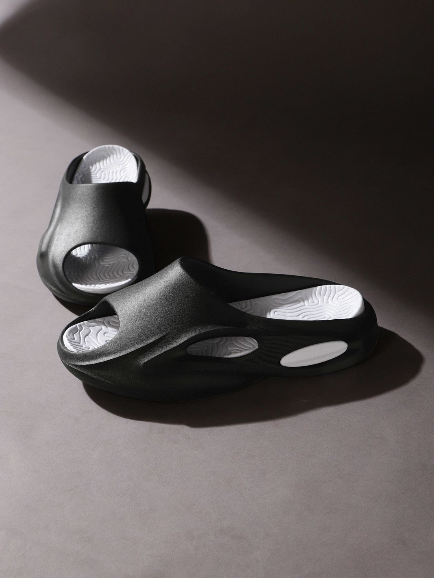 Truffle Collection Women's Black Casual Sandals