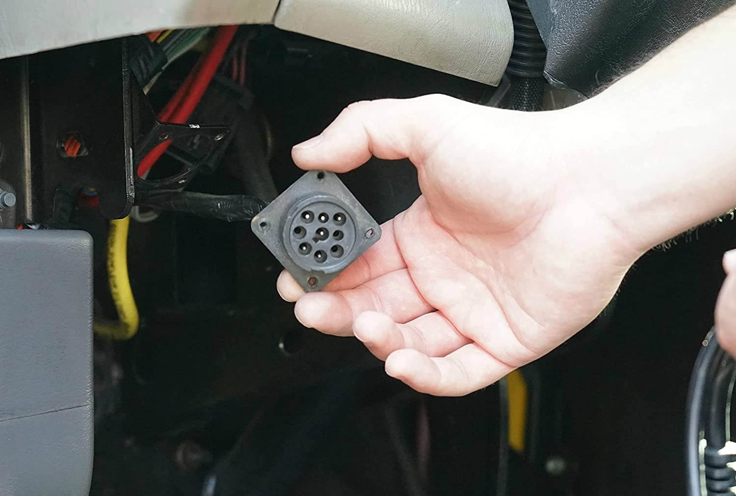 MasTrack | 6 pin / 9 pin Adapter | Cable J1939 to J1708 | 1 Foot | Adapter for Trucks and Cars |&hellip;