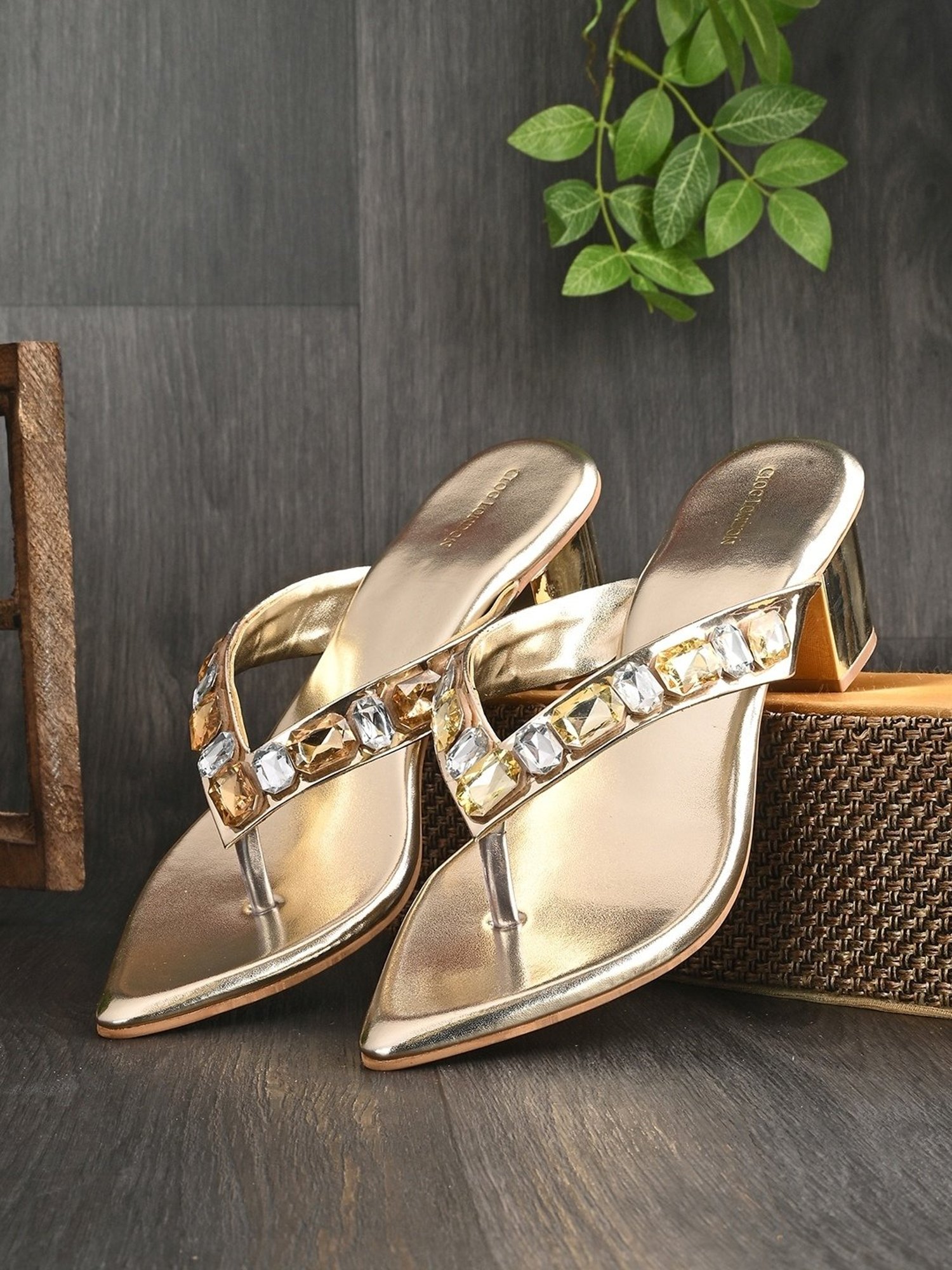 Clog London Women's Golden Thong Sandals