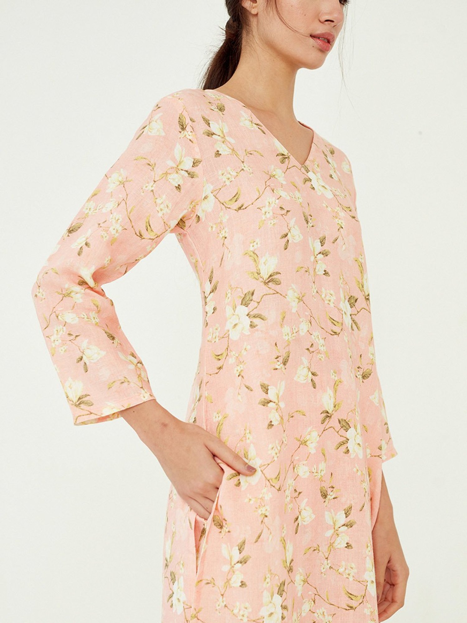 ANCESTRY Peach Floral Print Straight Kurta
