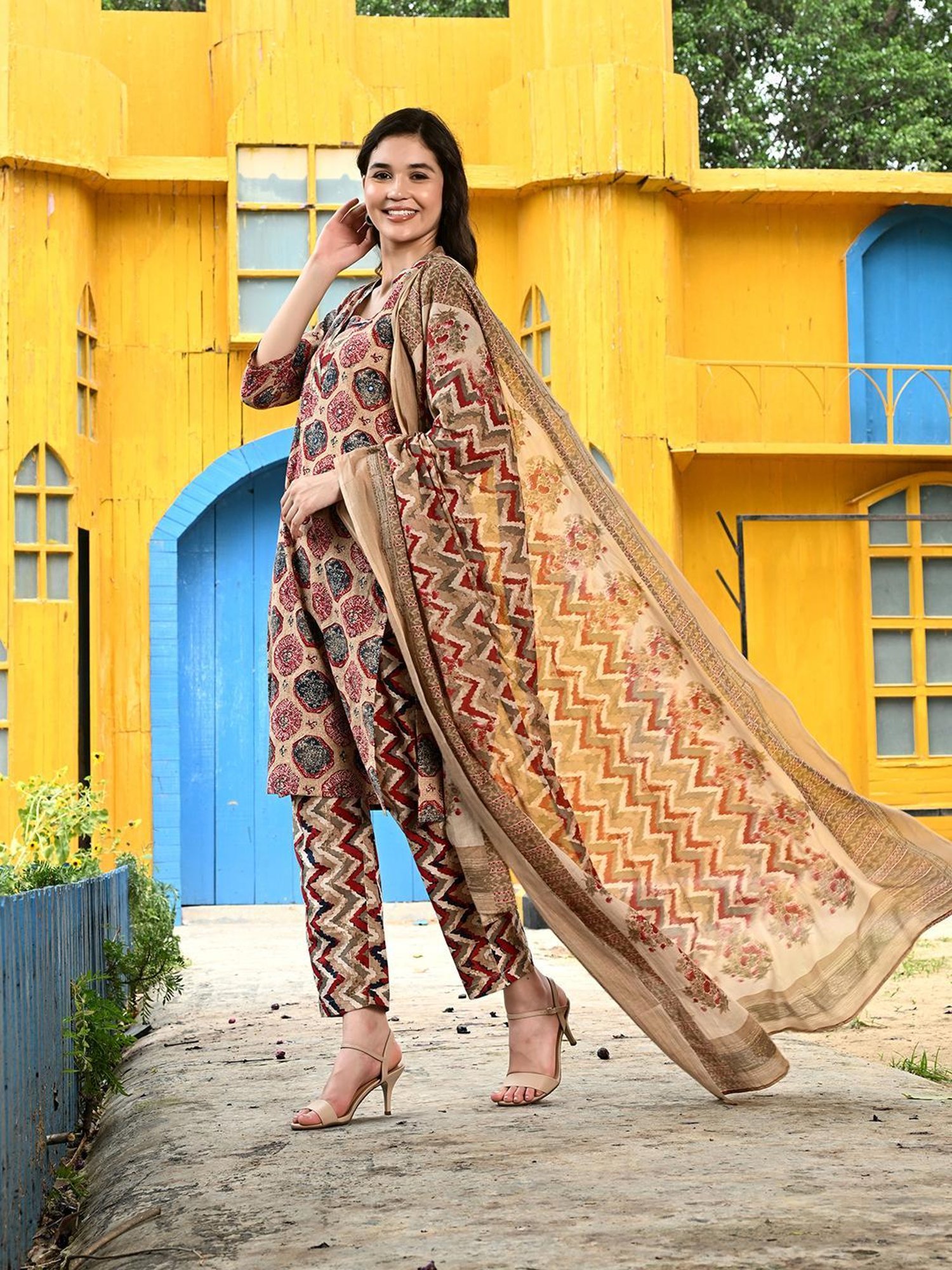 DECKEDUP Multicolor Embroidered Kurta With Pants & Dupatta