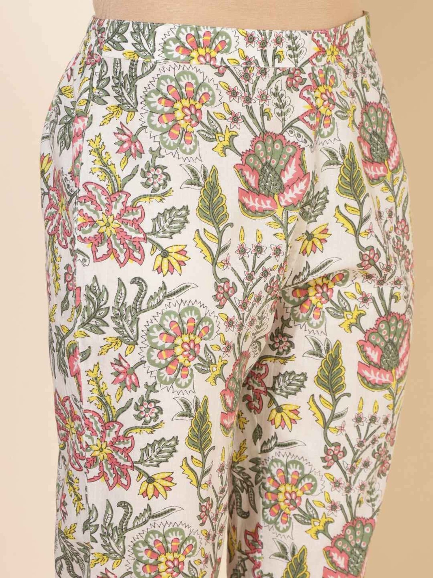 Janasya White Cotton Floral Print Kurti Pant Set
