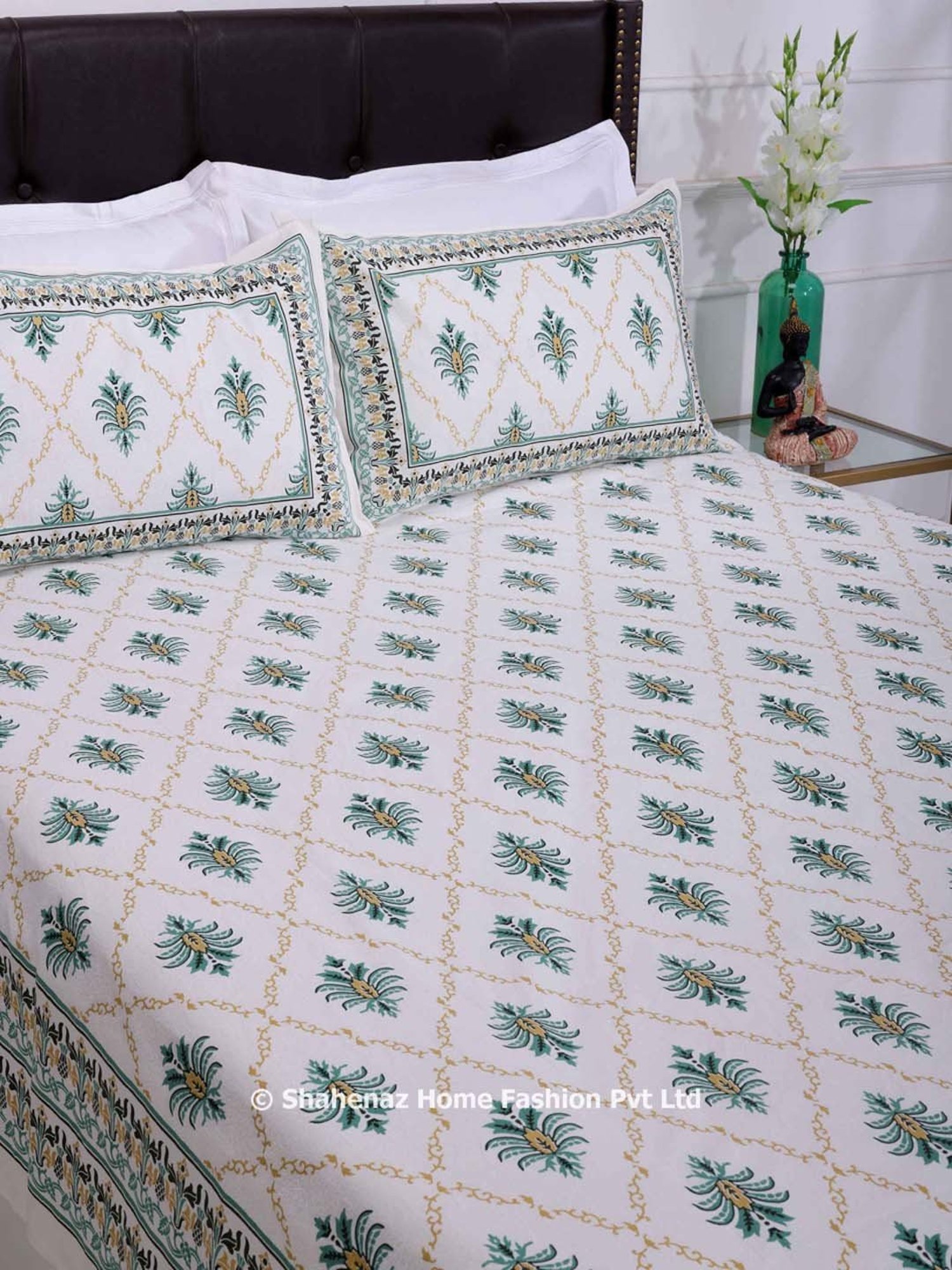 Shahenaz Green 120 TC Cotton Pineapple Jaal Luxury Double Bedsheet with 2 Pillow Covers