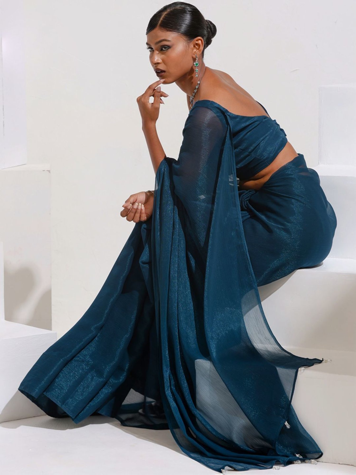 Swtantra Blue Plain Saree With Unstitched Blouse