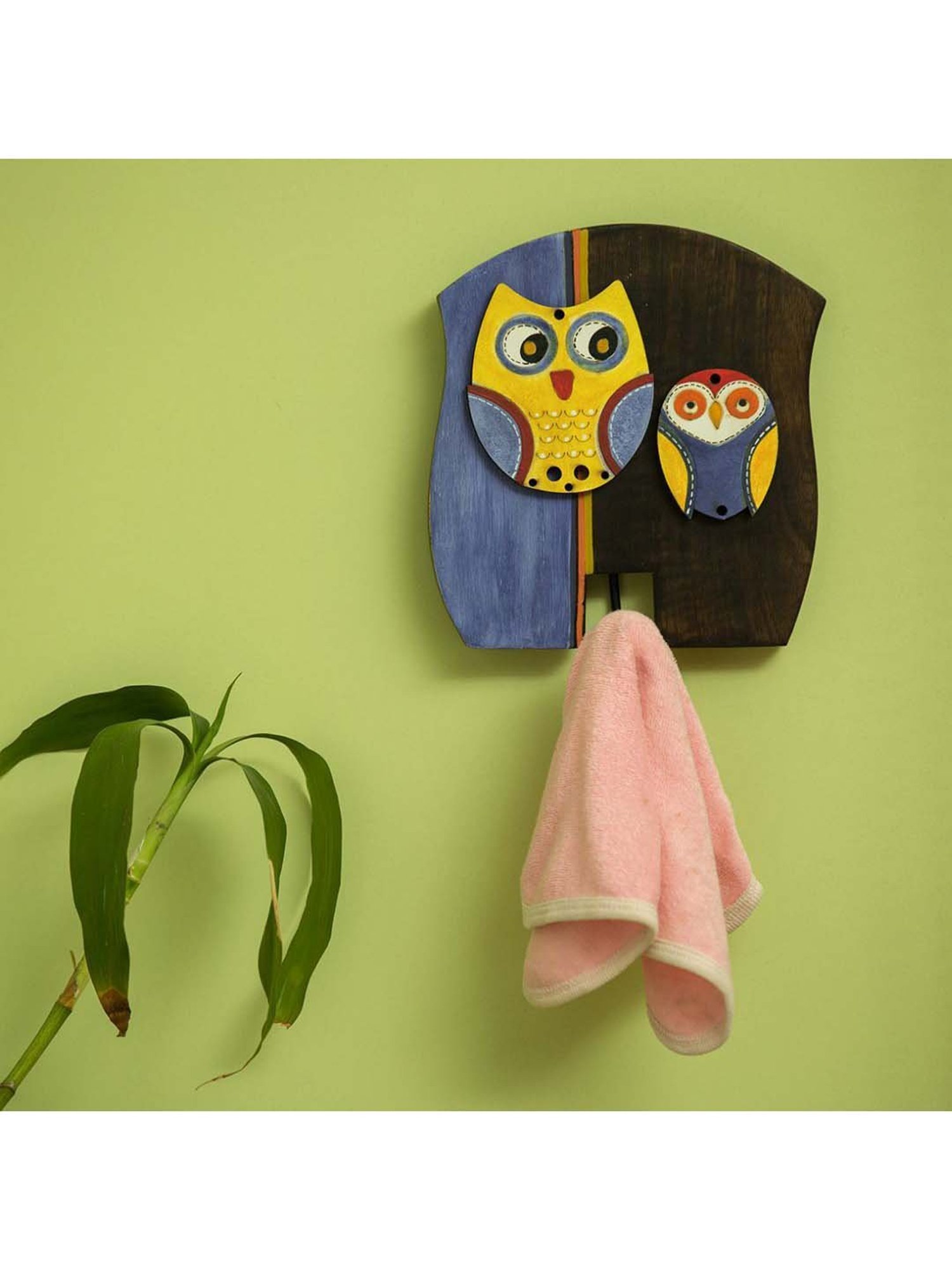 ExclusiveLane 'Twin Owl Motifs' Wall Towel Cum Cloth Hanger (1 Hook)