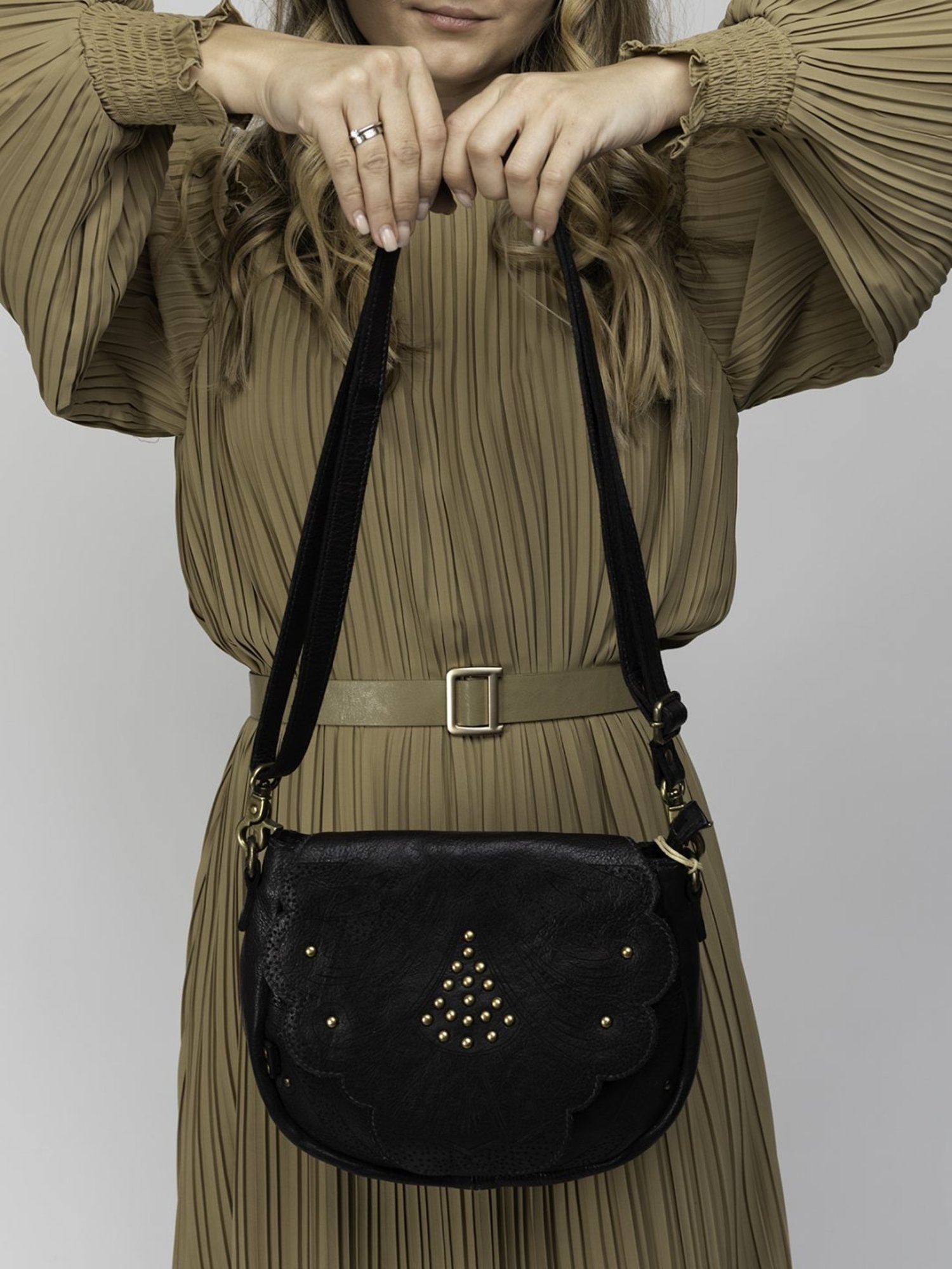 Art N Vintage Carob Black Leather Textured Small Sling Handbag