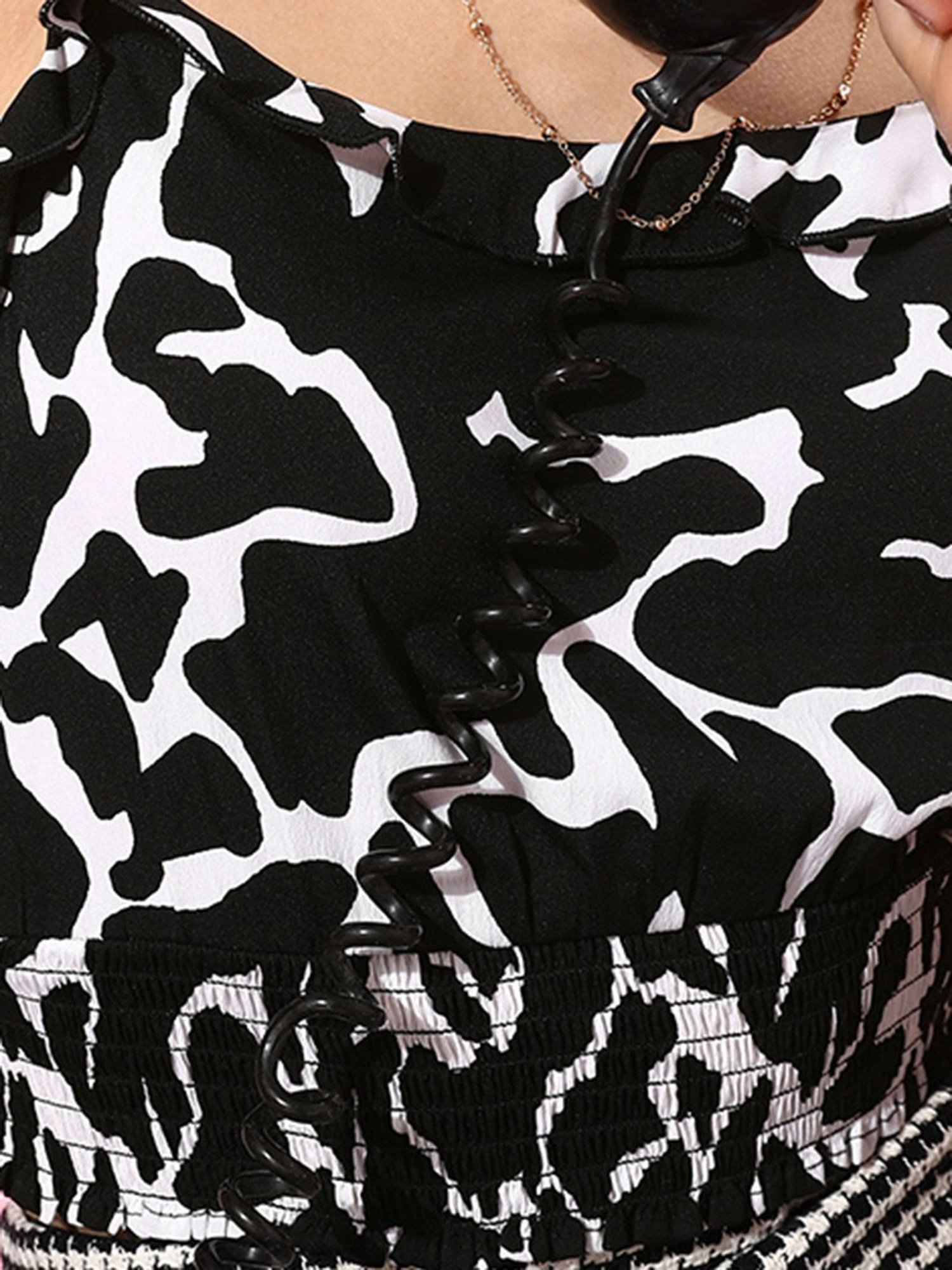 KASSUALLY Black & White Printed Crop Top