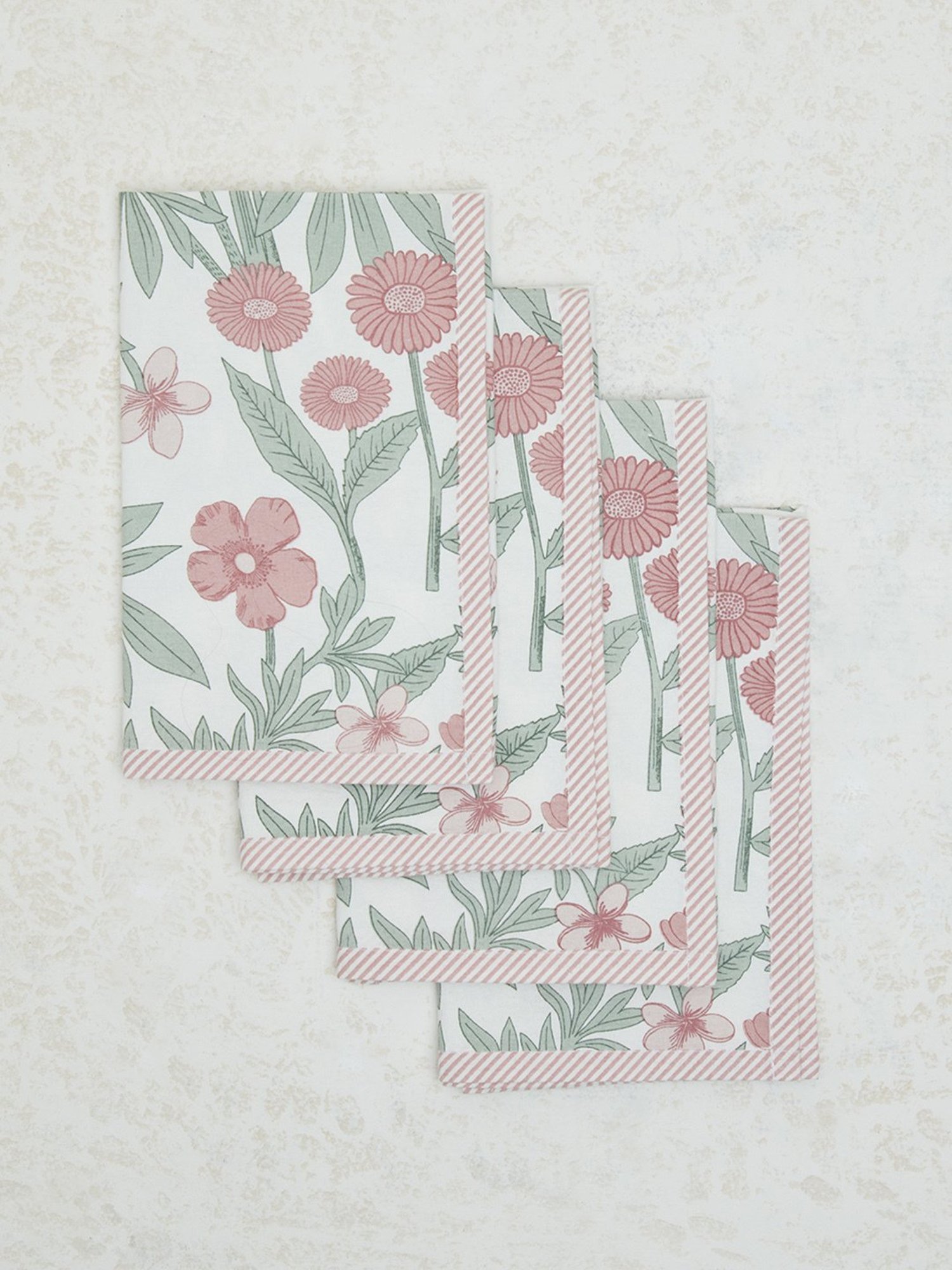 20" White Napkin with Red and Green Tassels Set of 4 pc White - SARO Lifestyle