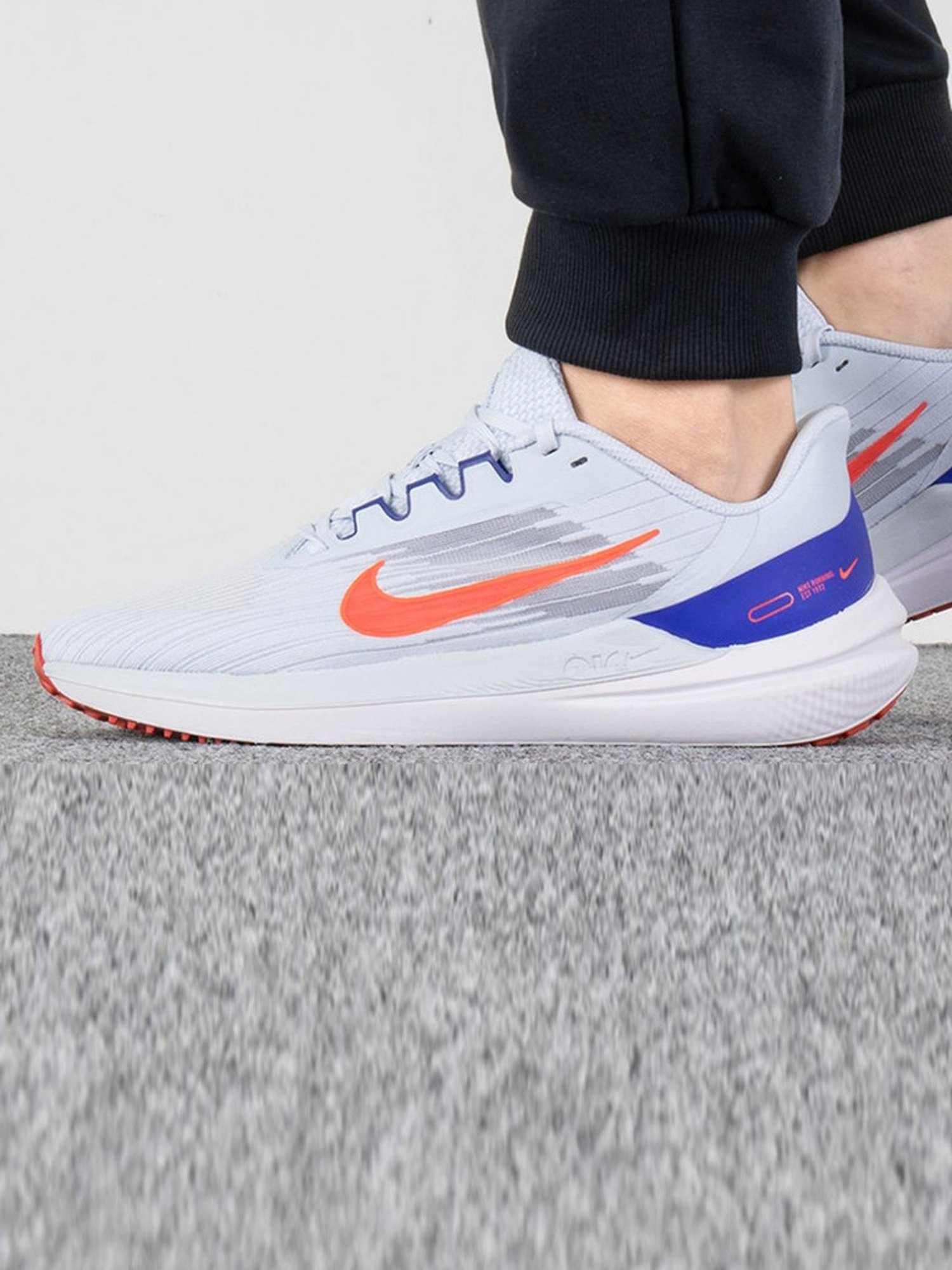 Nike Men's AIR WINFLO 9 White Running Shoes