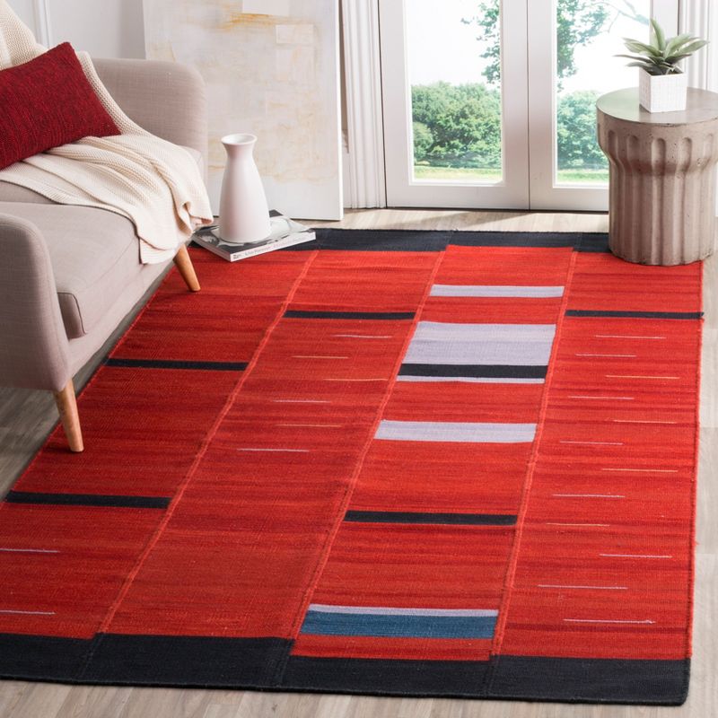 Kilim Rug - Red - (4'x6') - Safavieh
