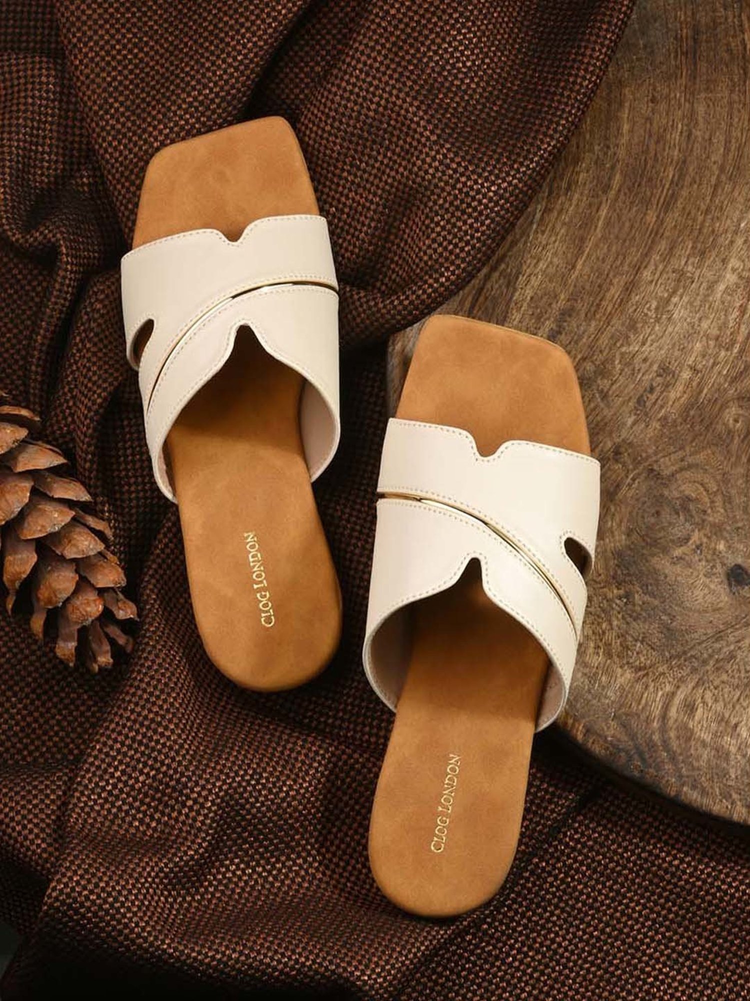 Clog London Women's Off White Casual Sandals