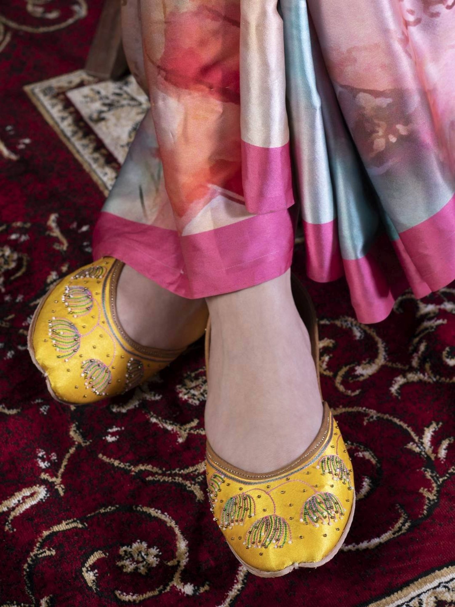 Glam Story Women's Yellow Ethnic Juttis