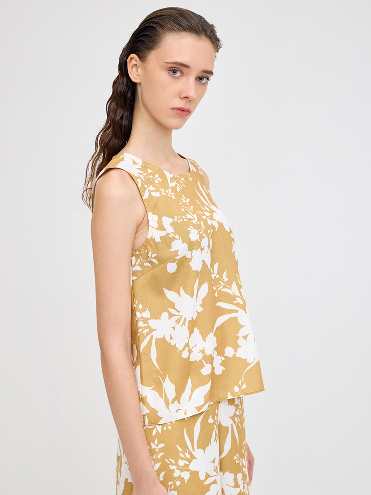 Cover Story Yellow & White Printed Top