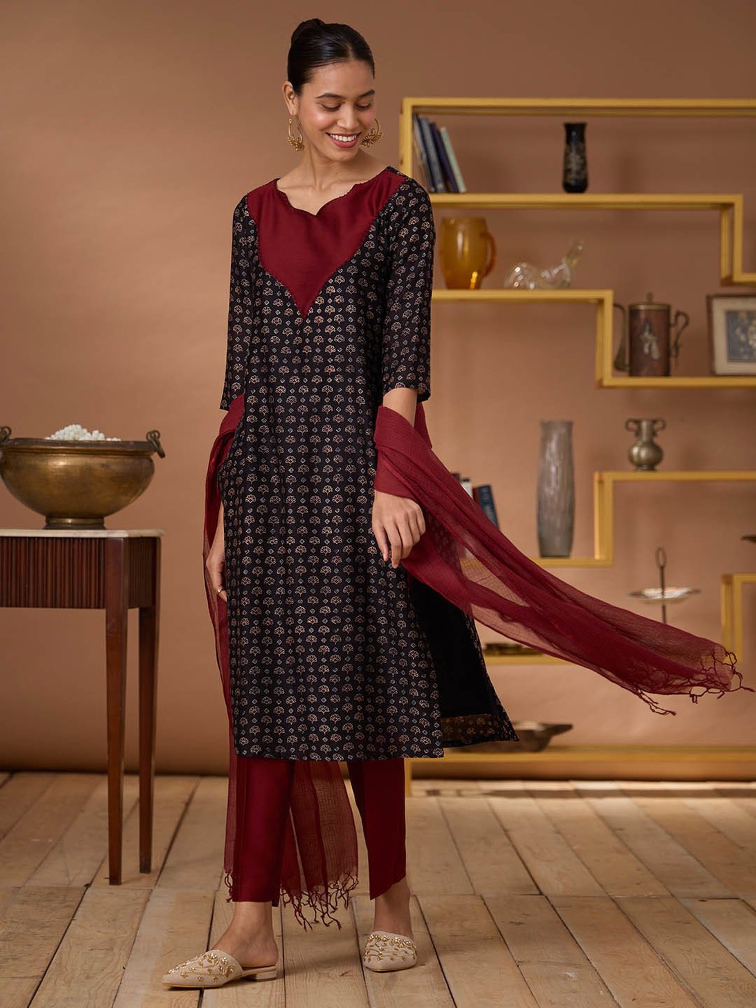 Okhai Black & Maroon Printed Kurta With Pant & Dupatta