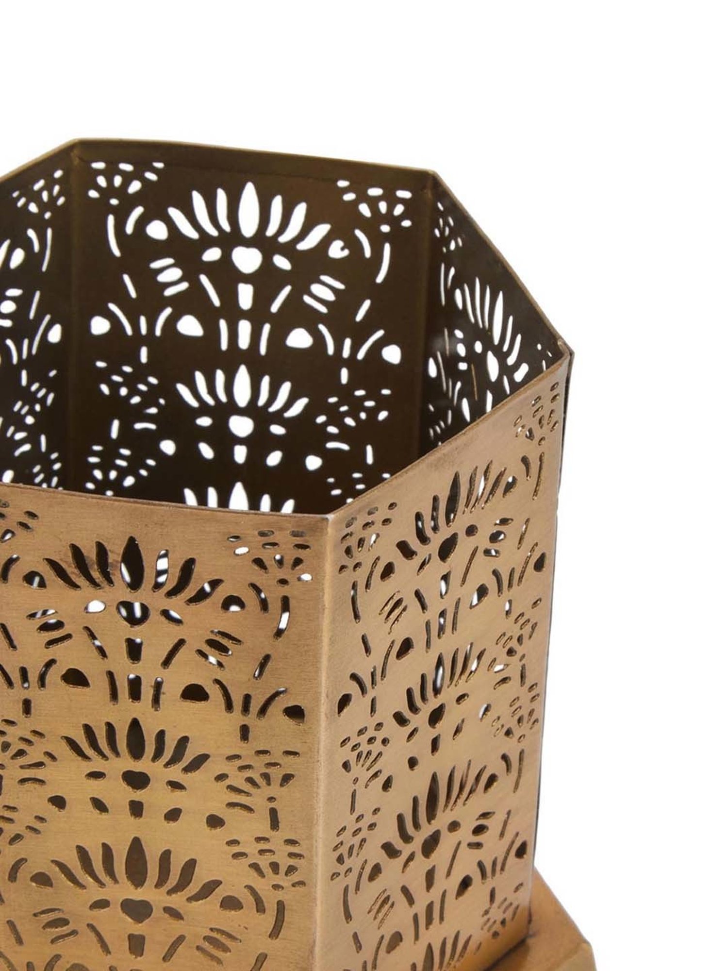 Darice Pack of 2 Cleveland Vintage Lighting Edison Style E12S Base Flame Candelabra Bulbs