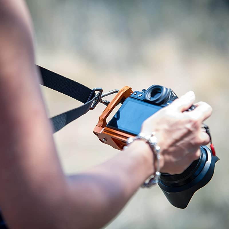 QR11 Universal Camera L-Bracket QR Plate & Cable Access