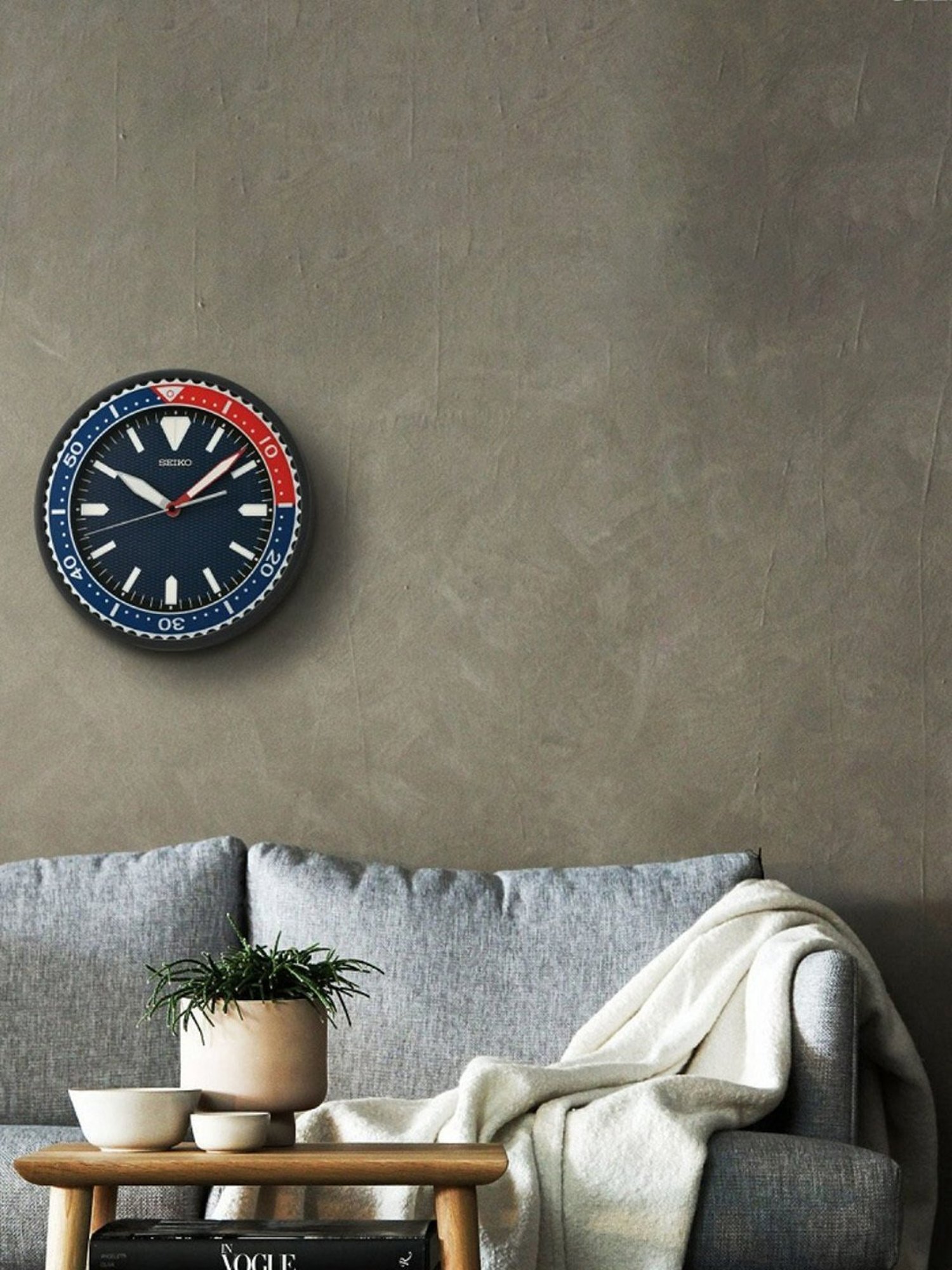 SEIKO classic black plastic wall clock with sweep movement