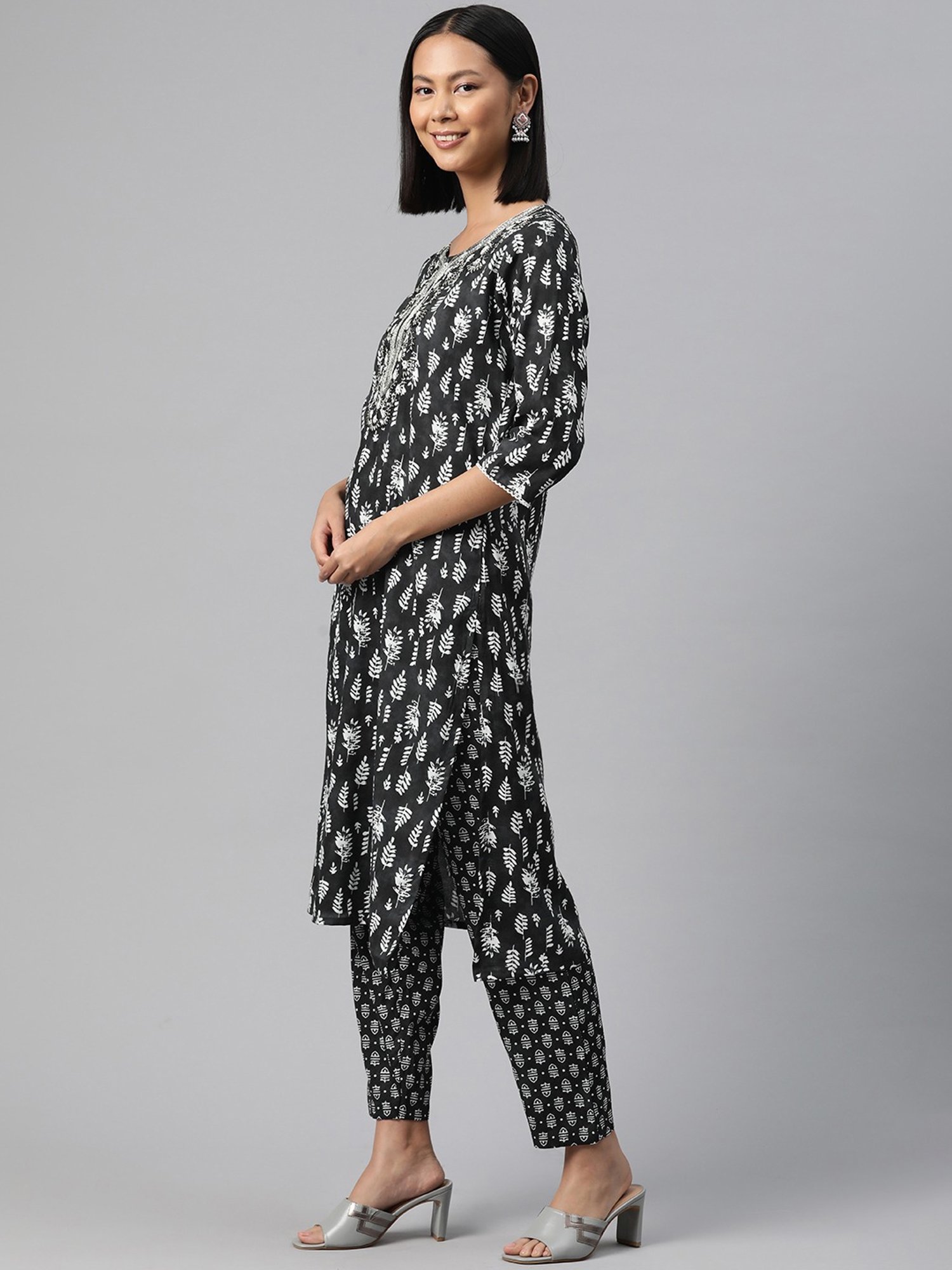 READIPRINT FASHIONS Black Floral Print Kurta Pant Set