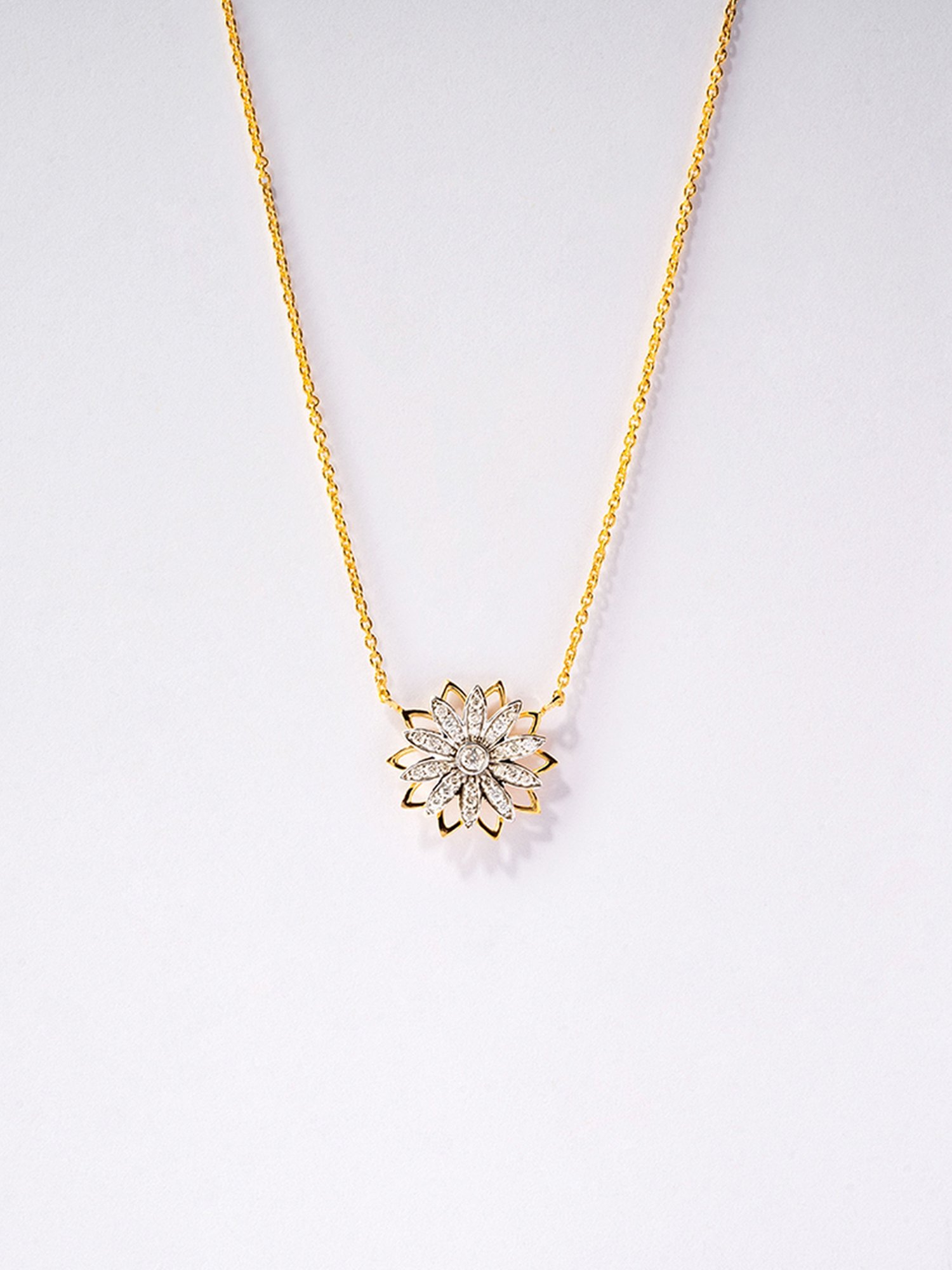 P.N.Gadgil Jewellers 18k Gold Sheeny Sunflower Diamond Necklace For Women