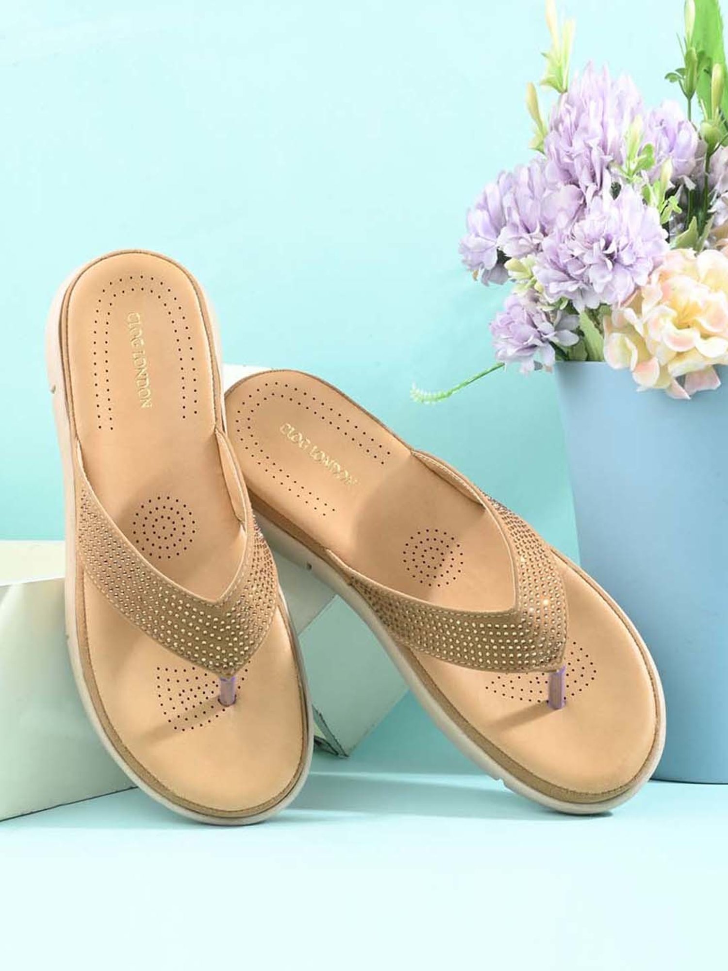 Clog London Women's Tan Thong Wedges