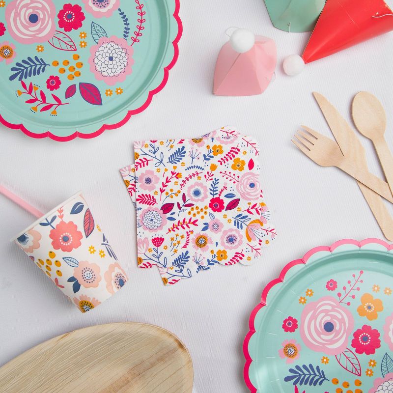 10" 20pk Party Scalloped Cocktail Disposable Napkins