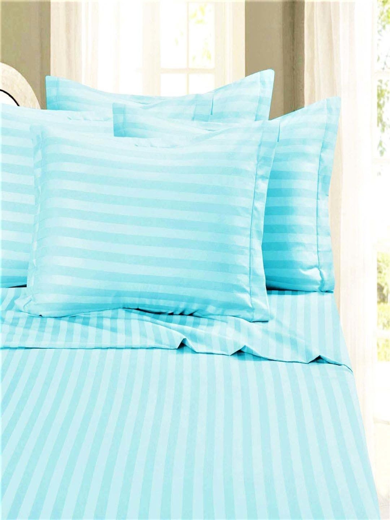 Urban Space Aqua Blue Cotton 220 TC King Bedsheet with 2 Pillow Covers