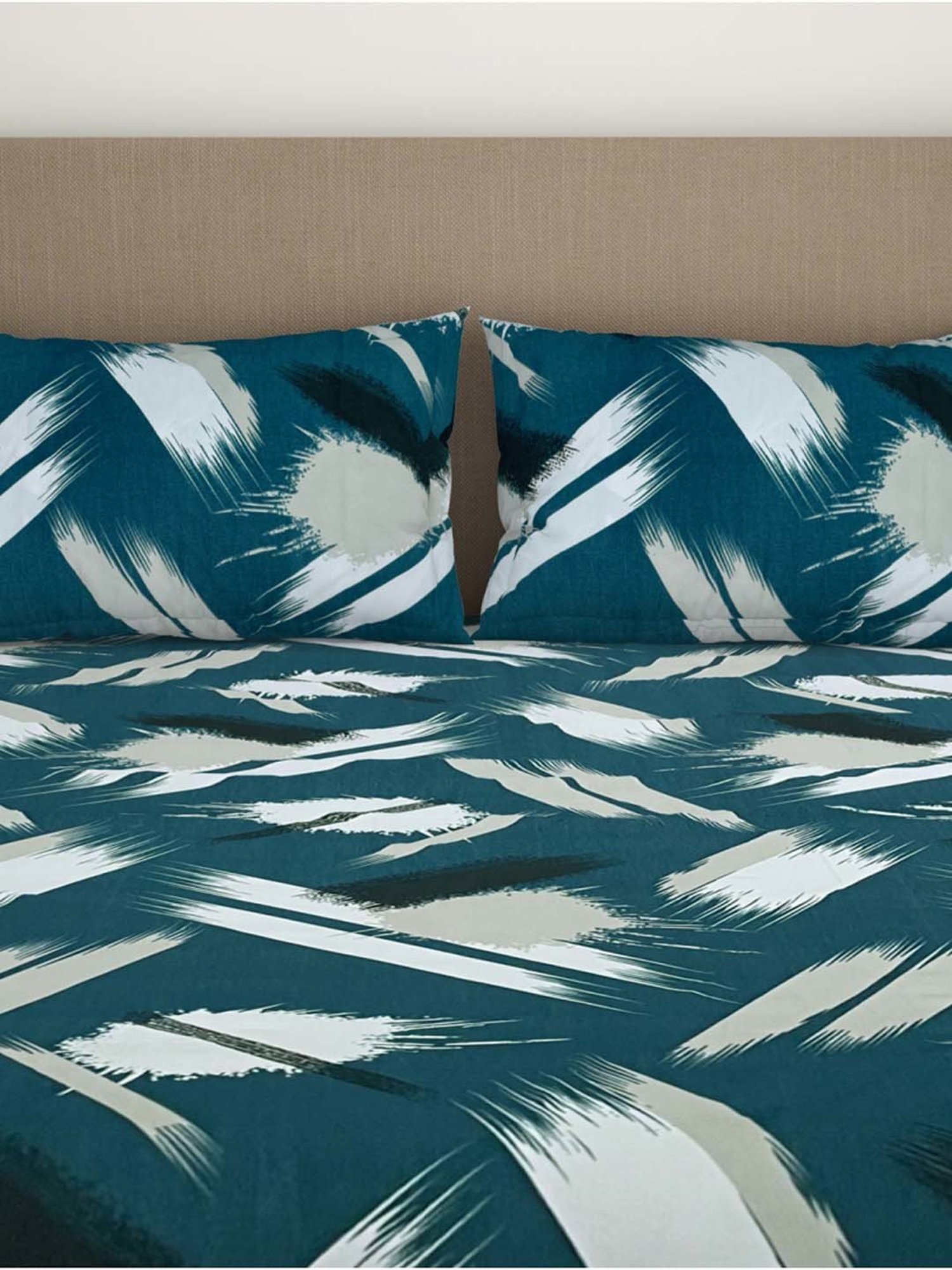 Welspun Bliss Dark Green Microfibre 120 TC Double Bedsheet with 2 Pillow Covers