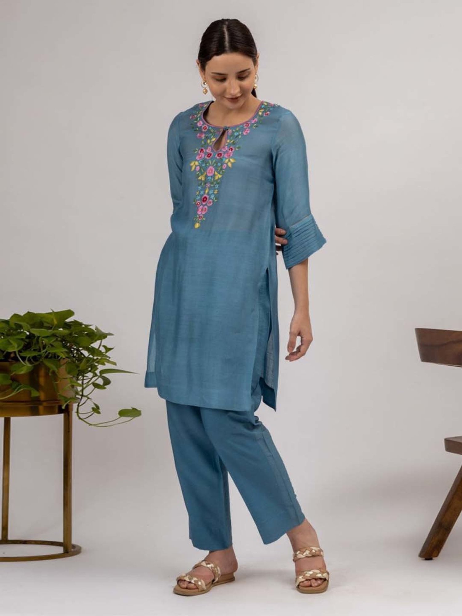 Mushio Blue & Grey Carmen Floral Embroidered Hand Woven Maheshwari Silk Kurta With Slip