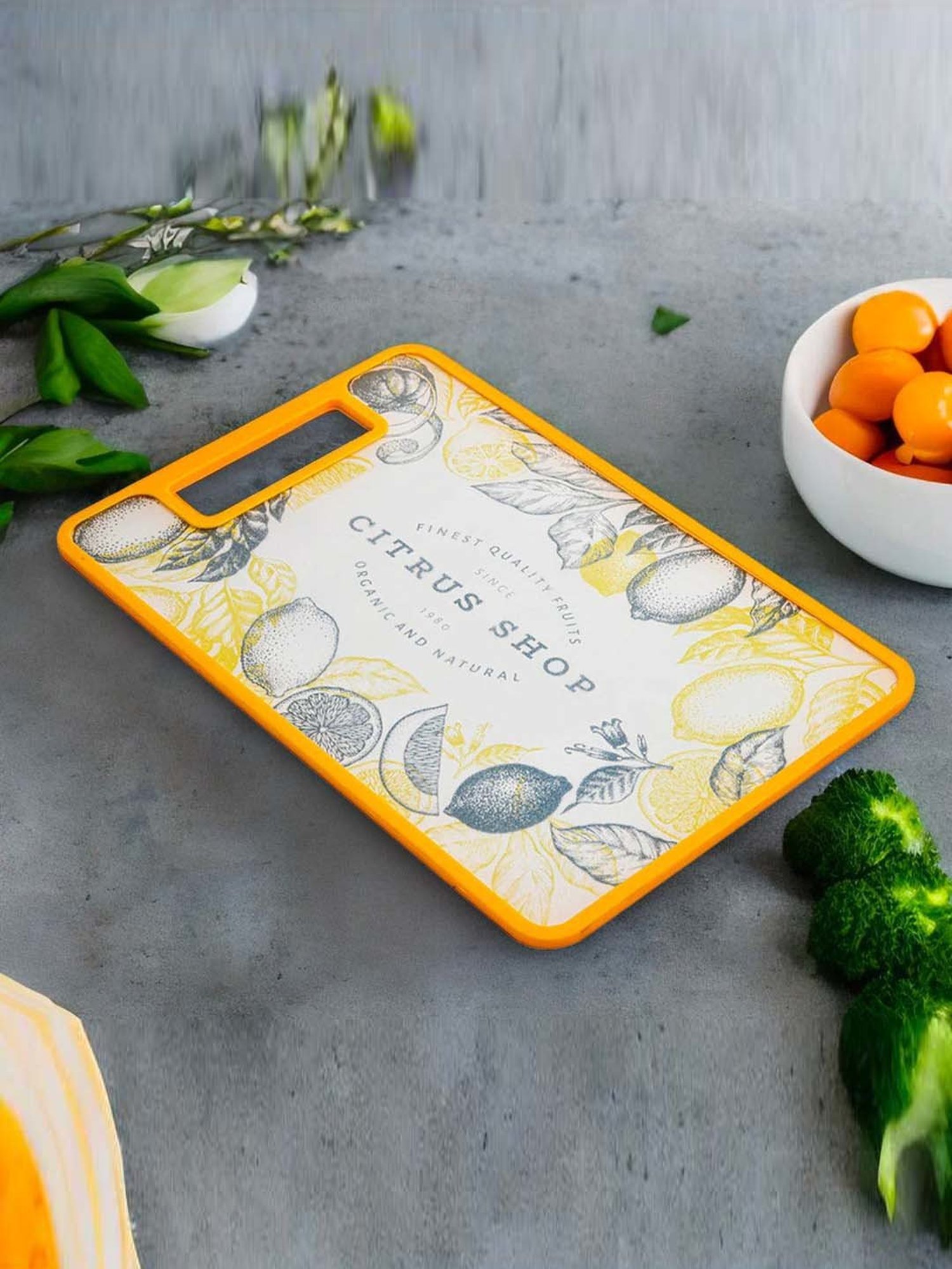 Crayton Natural Beige Mango Wood Chopping Board - Set of 1