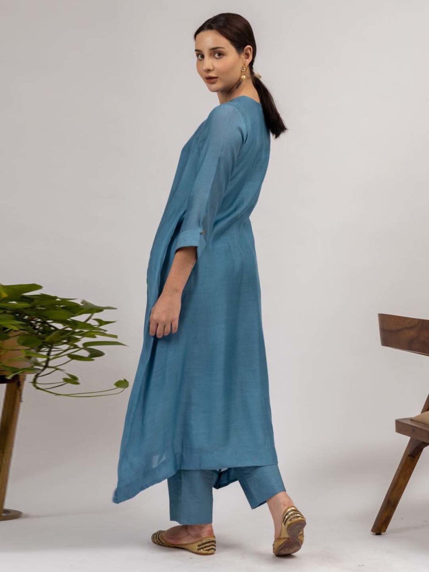 Mushio Blue & Grey Momento Stitch Detail Hand Woven Maheshwari Silk Kurta With Slip