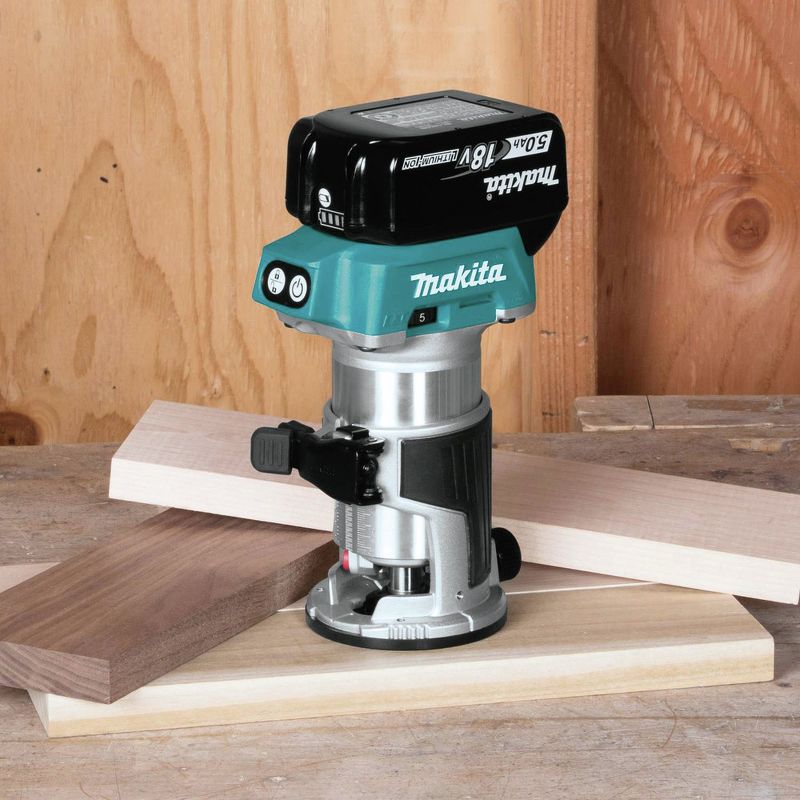 Makita XTR01T8J 18V LXT Lithium-Ion Brushless Cordless Compact Router Starter Kit (5.0Ah)