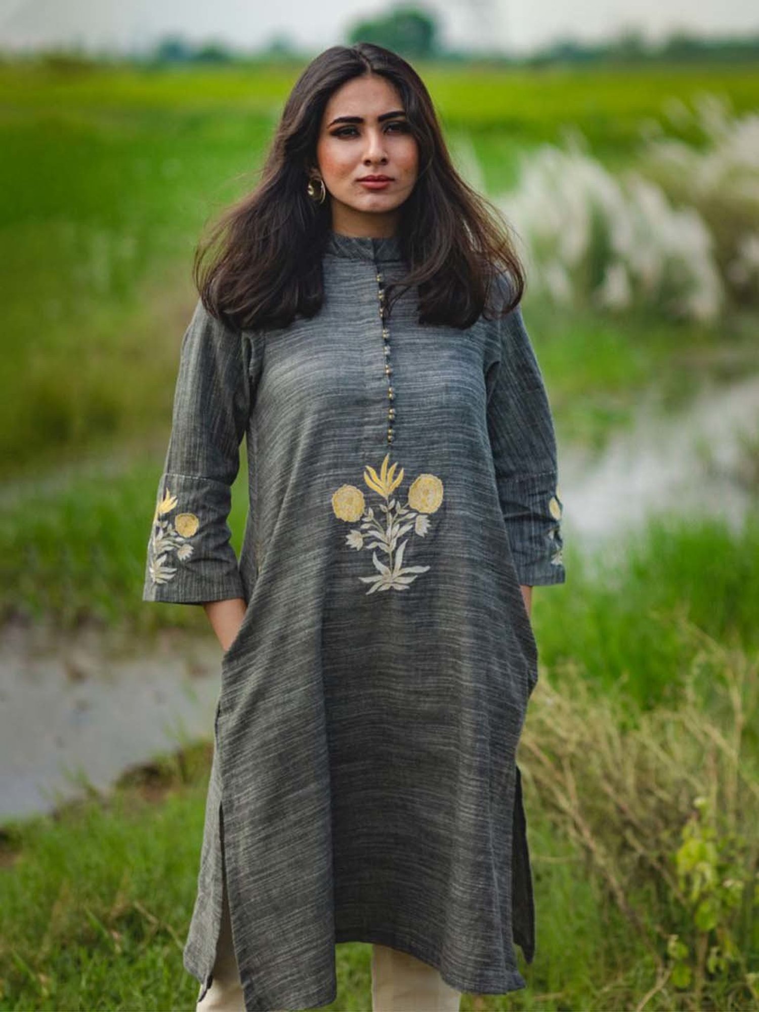 Mushio Grey Taabiir Embroidered Handwoven Slub Cotton Kurta With Pockets