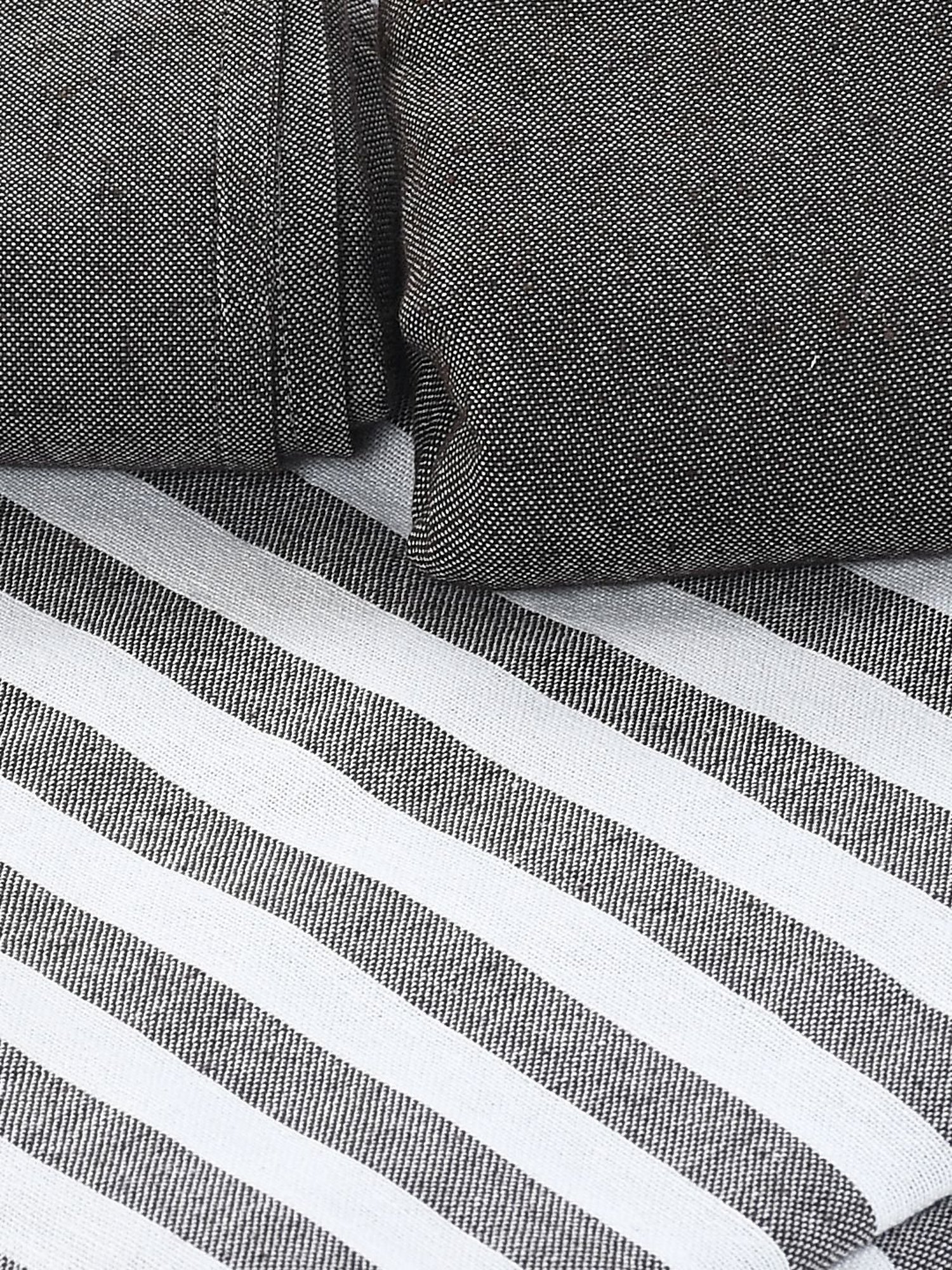 Saral Home Abstract Grey 155 TC Cotton King Sized Bed Sheet with 2 Pillow Covers