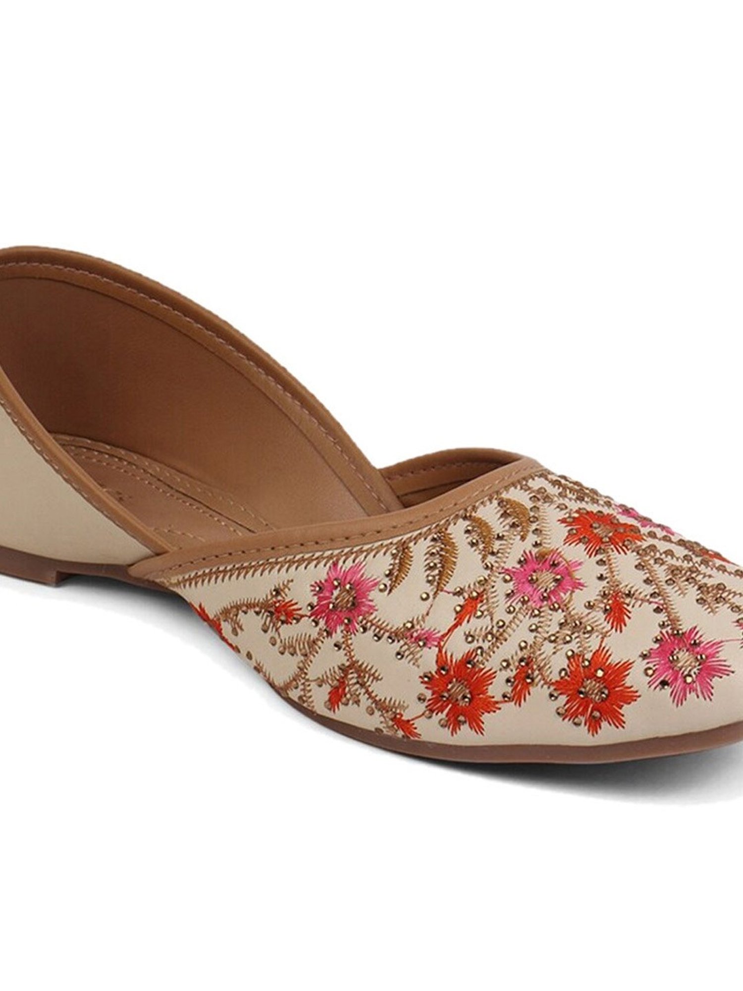 Iconics Women's Cream Ethnic Juttis