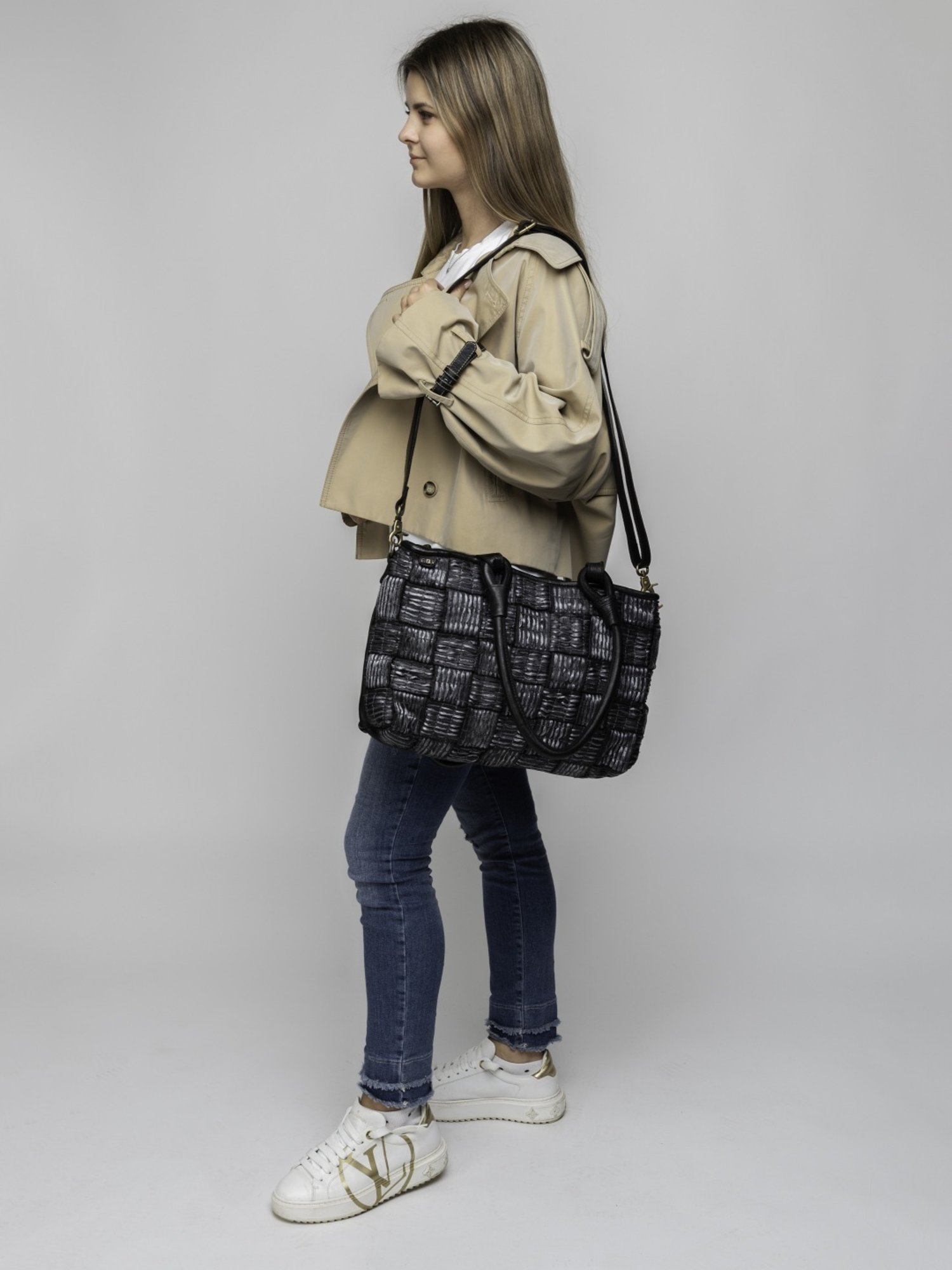 Art N Vintage Crown Black Leather Textured Medium Shoulder Handbag