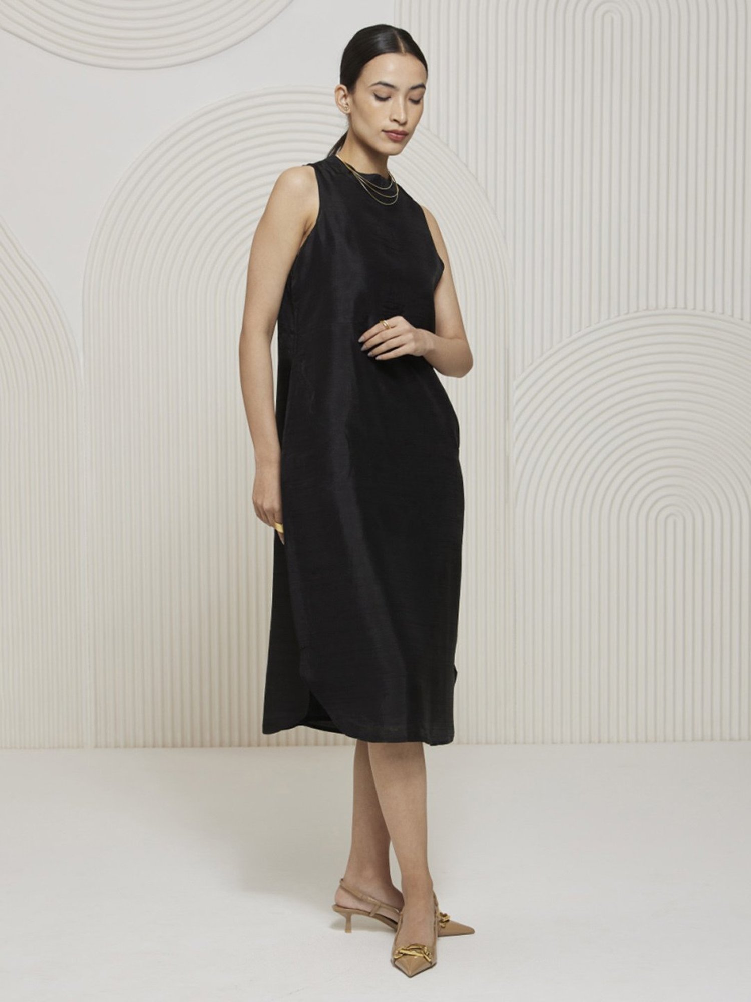 Artagai Jet Set Elevated Basics Band Collar Sleeveless Dress With Curved Hemline