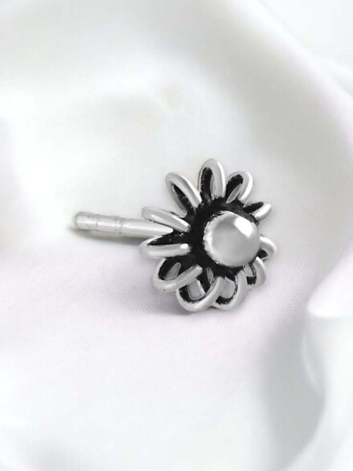 Zavya 92.5 Sterling Silver Floral Nosepin for Women