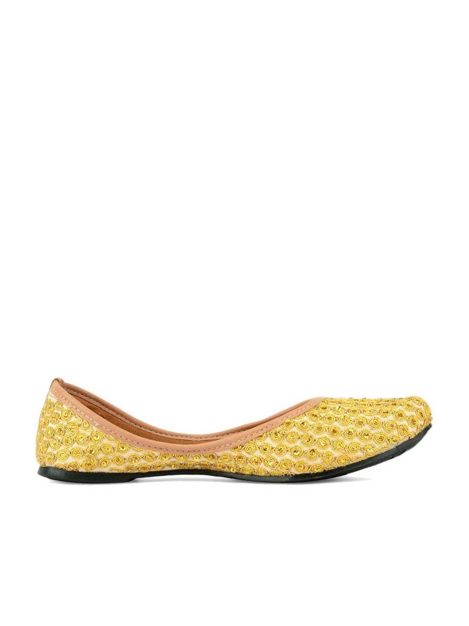 Desi Colour Women's Yellow Ethnic Juttis