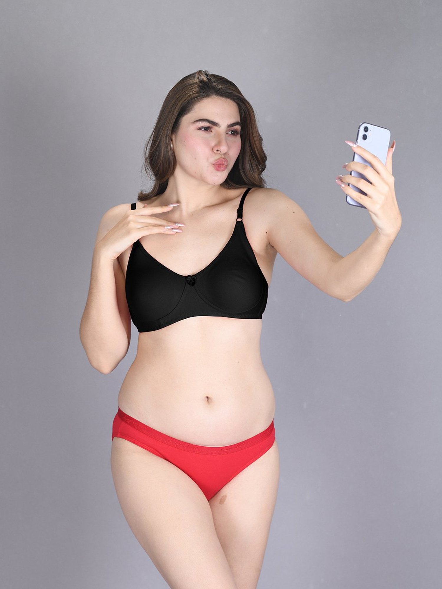 Lux Venus Black Full Coverage Non-Wired T-Shirt Bra With Adjustable Strap