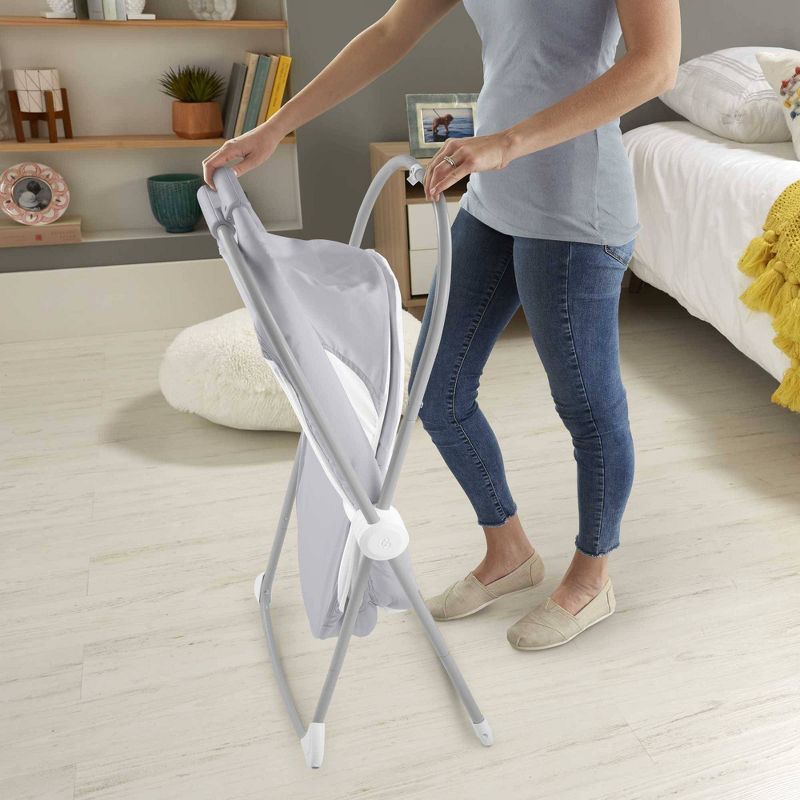 Simmons Kids' Silent Auto Gliding Deluxe Bassinet - Embossed Paisley