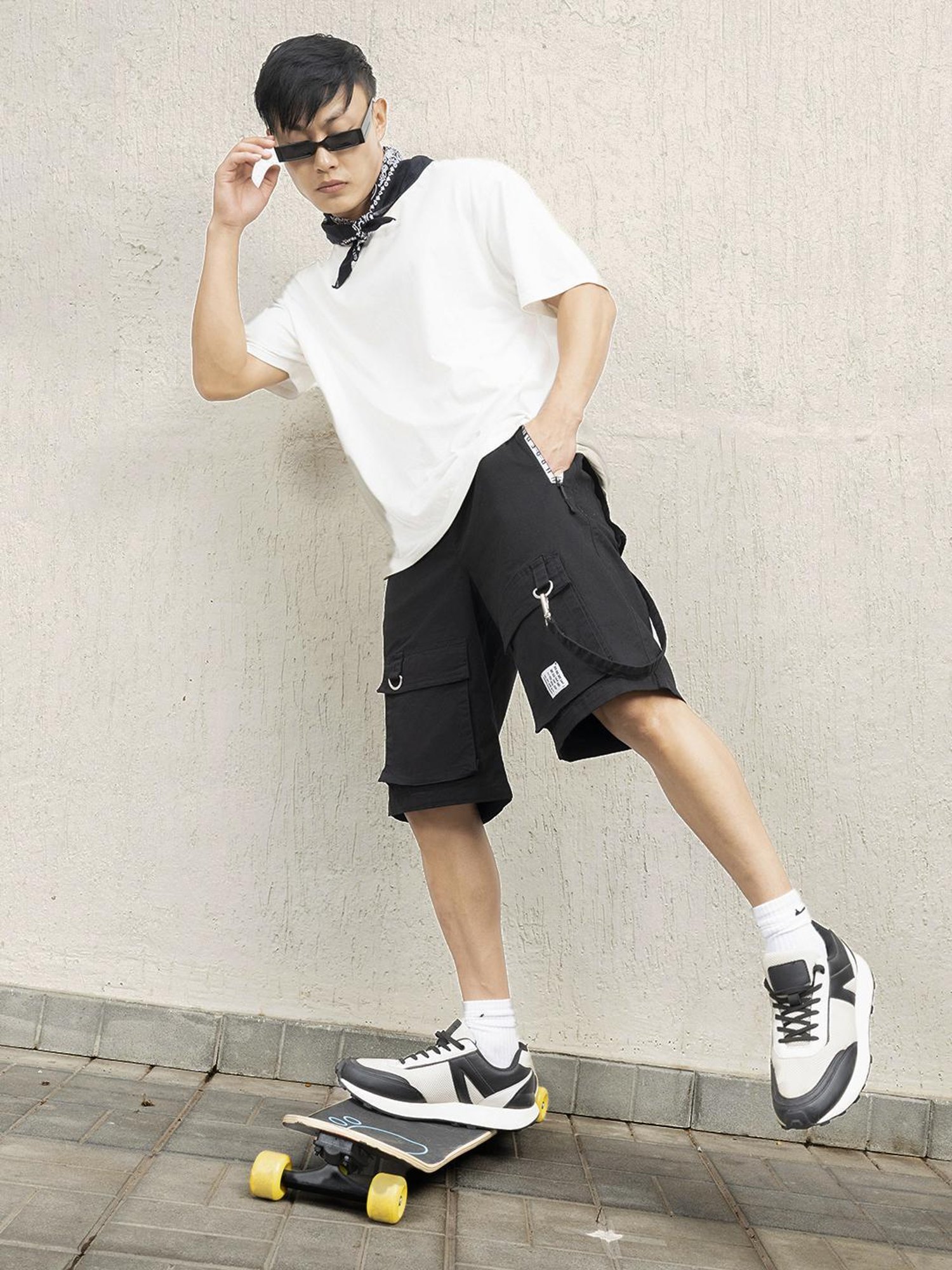 Hubberholme Men Cotton Relaxed Fit Mid-Rise Knee Length Shorts 5