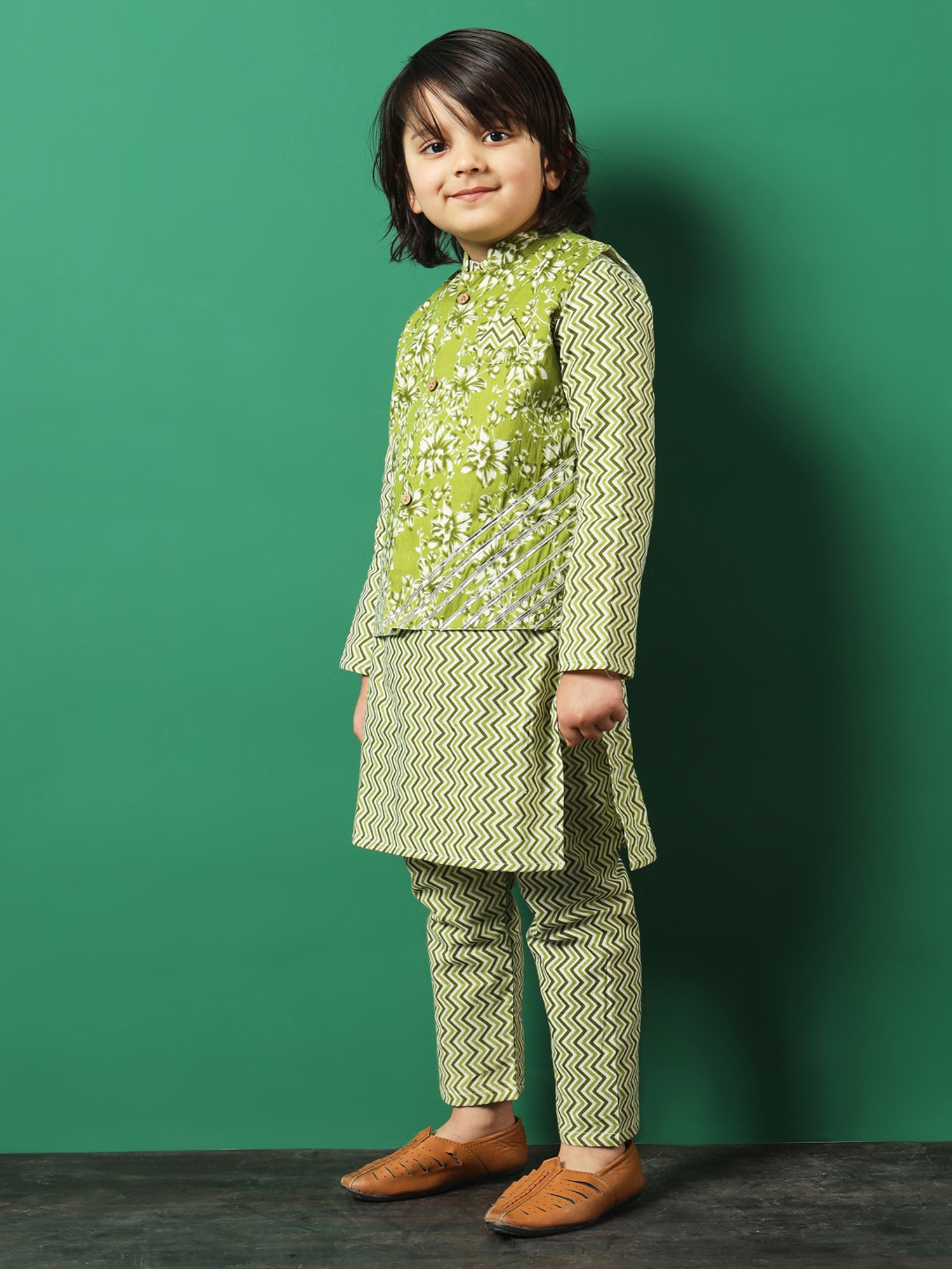 READIPRINT FASHIONS Kids Green Printed Full Sleeves Kurta, Pyjamas with Jacket