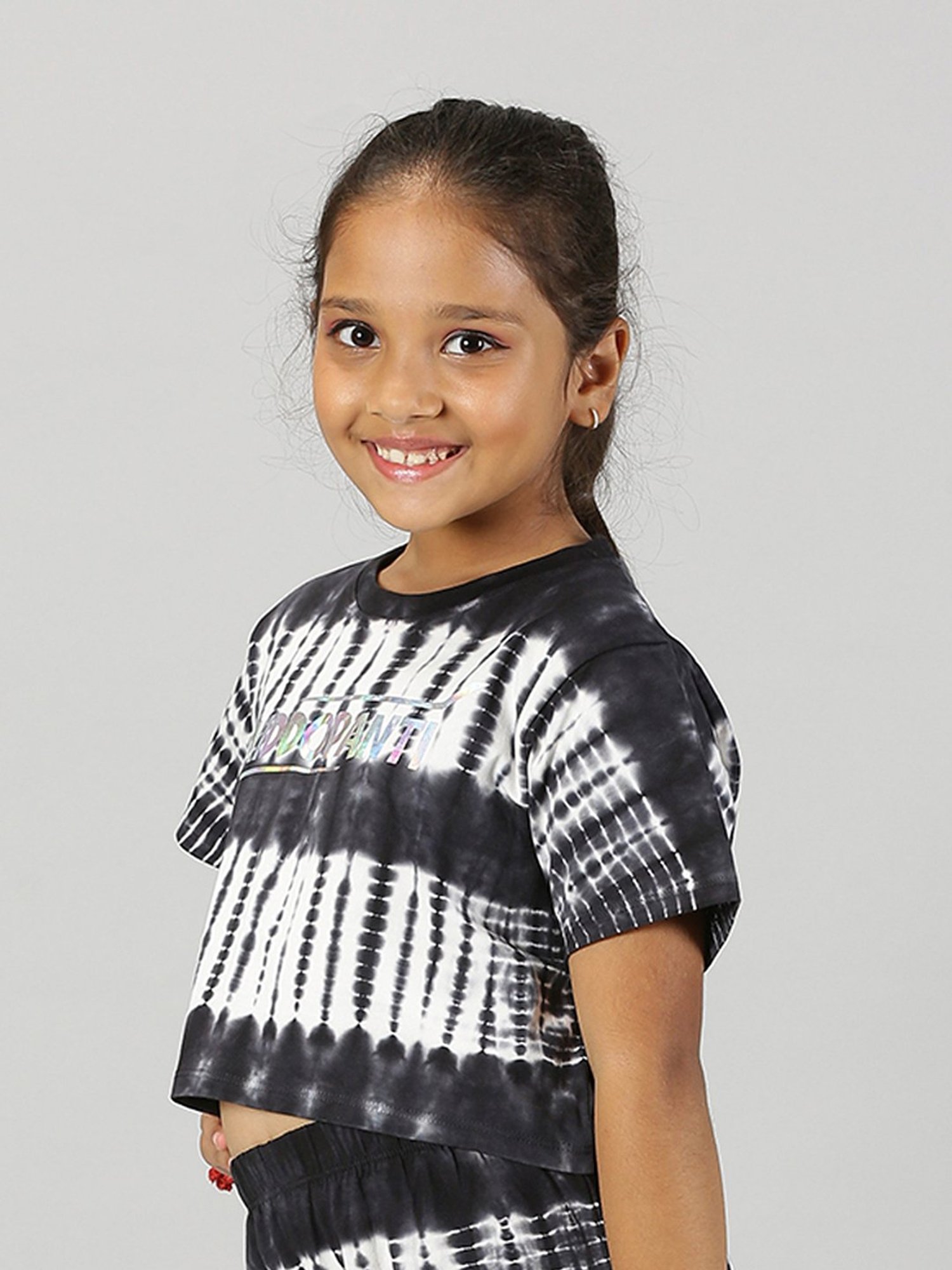 Kiddopanti Kids Black Printed Crop Top