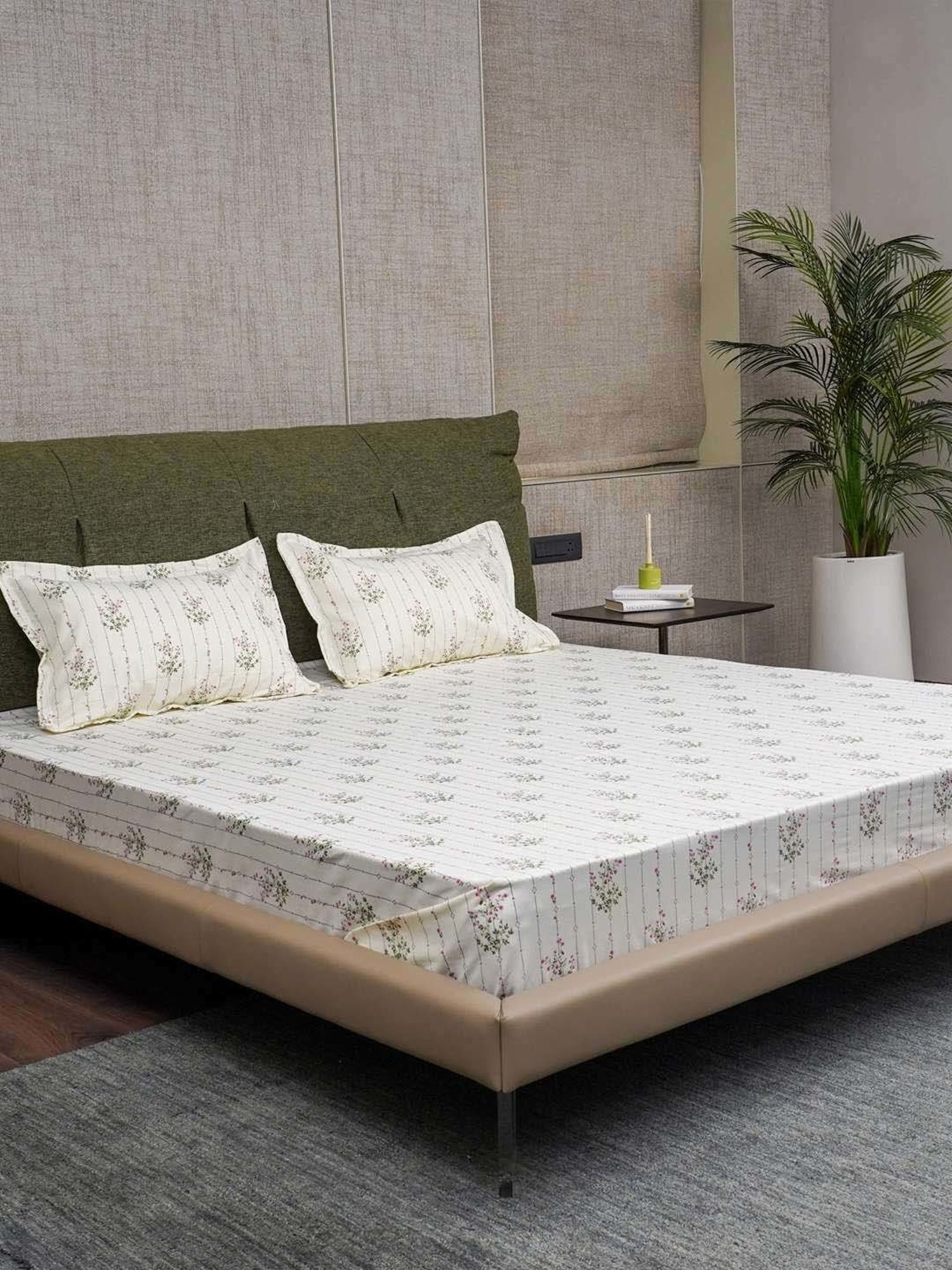 Urban Space Serene Pink Cotton 200 TC King Fitted Bedsheet With Pillow Covers