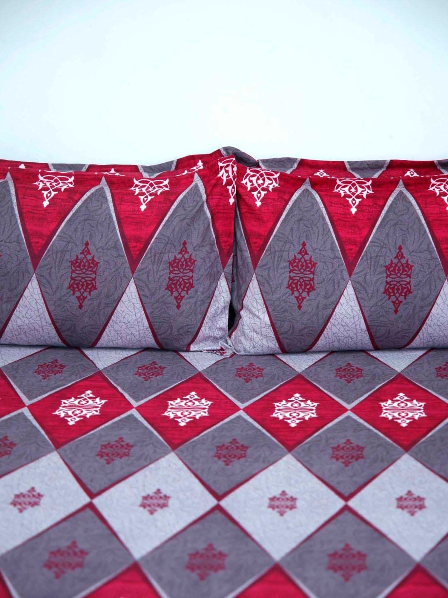 Ariana Wine Microfibre 144 TC Double Bedsheet With 2 Pillow Covers