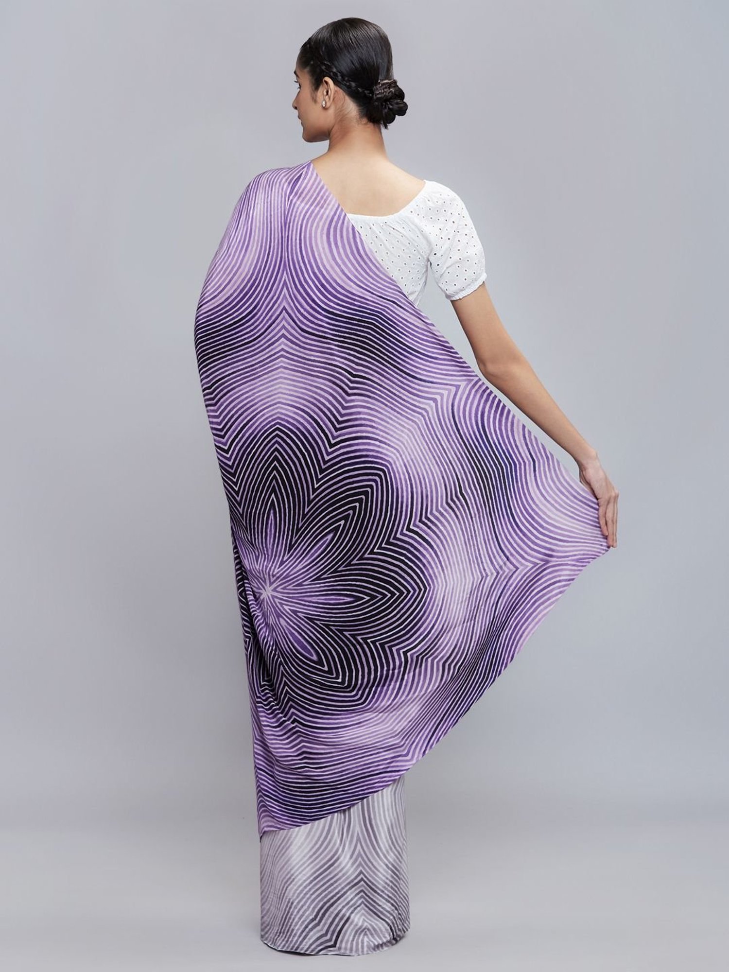 Navyasa By Liva Purple & White Printed Saree