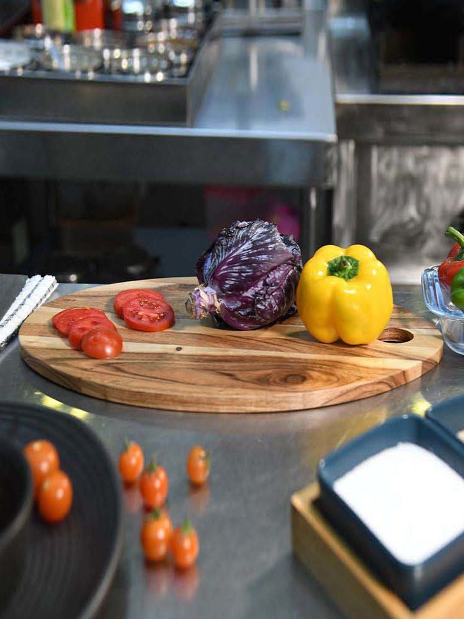 Femora Brown Wood Oval-Shaped Vegetable Chopping Board