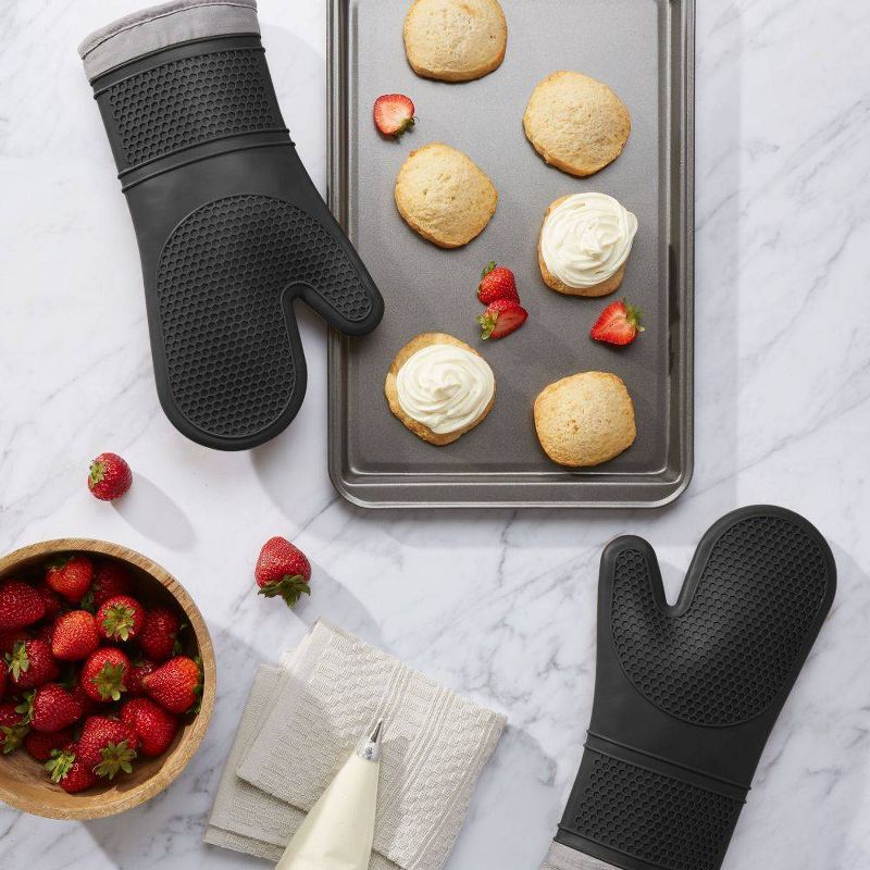 2pk Silicone Oven Mitts Black - Town & Country Living