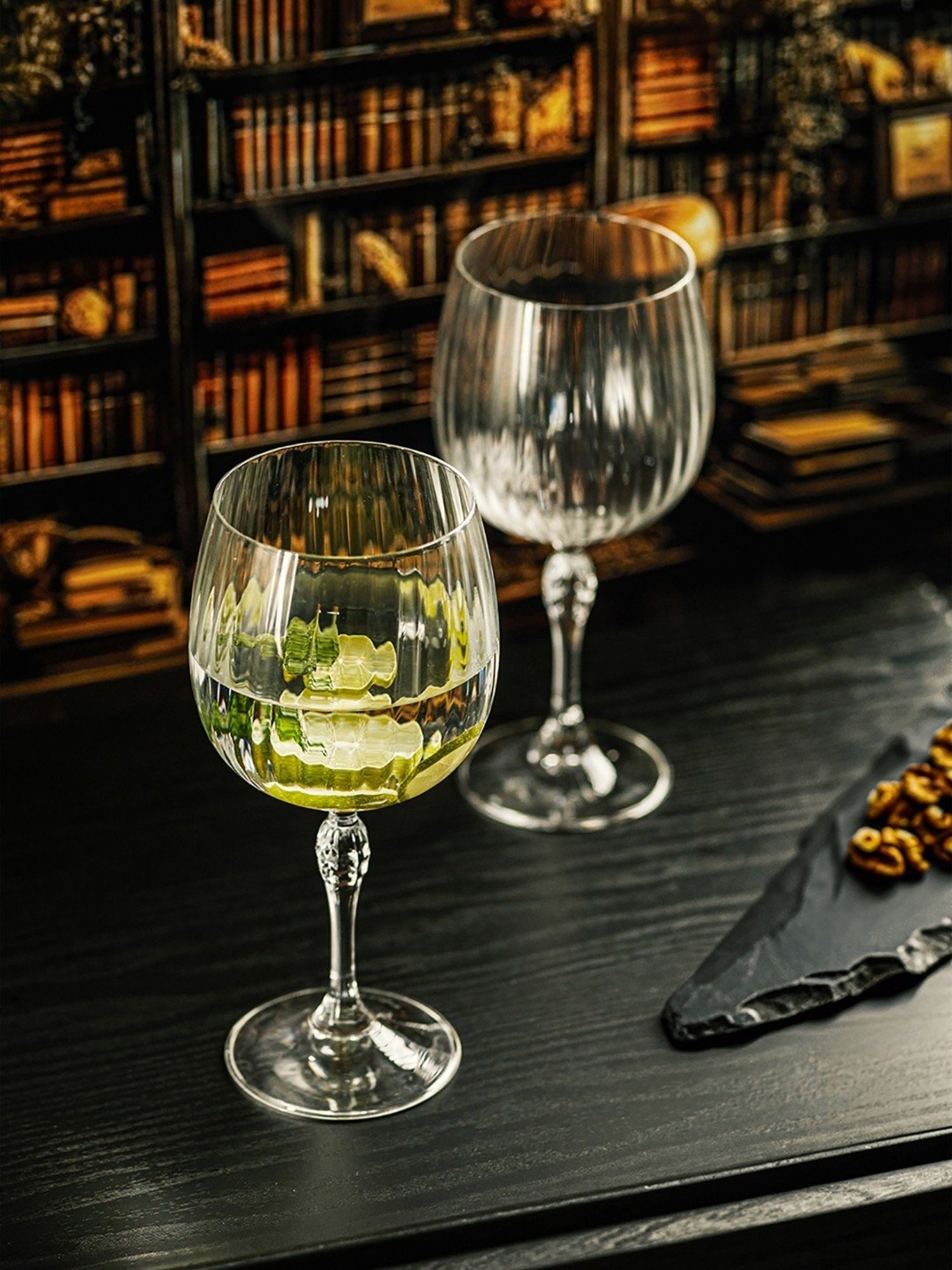 Trovea's Botanical Bliss Gin Balloon Crystal Transparent Glass Cocktail Glass - Set of 2